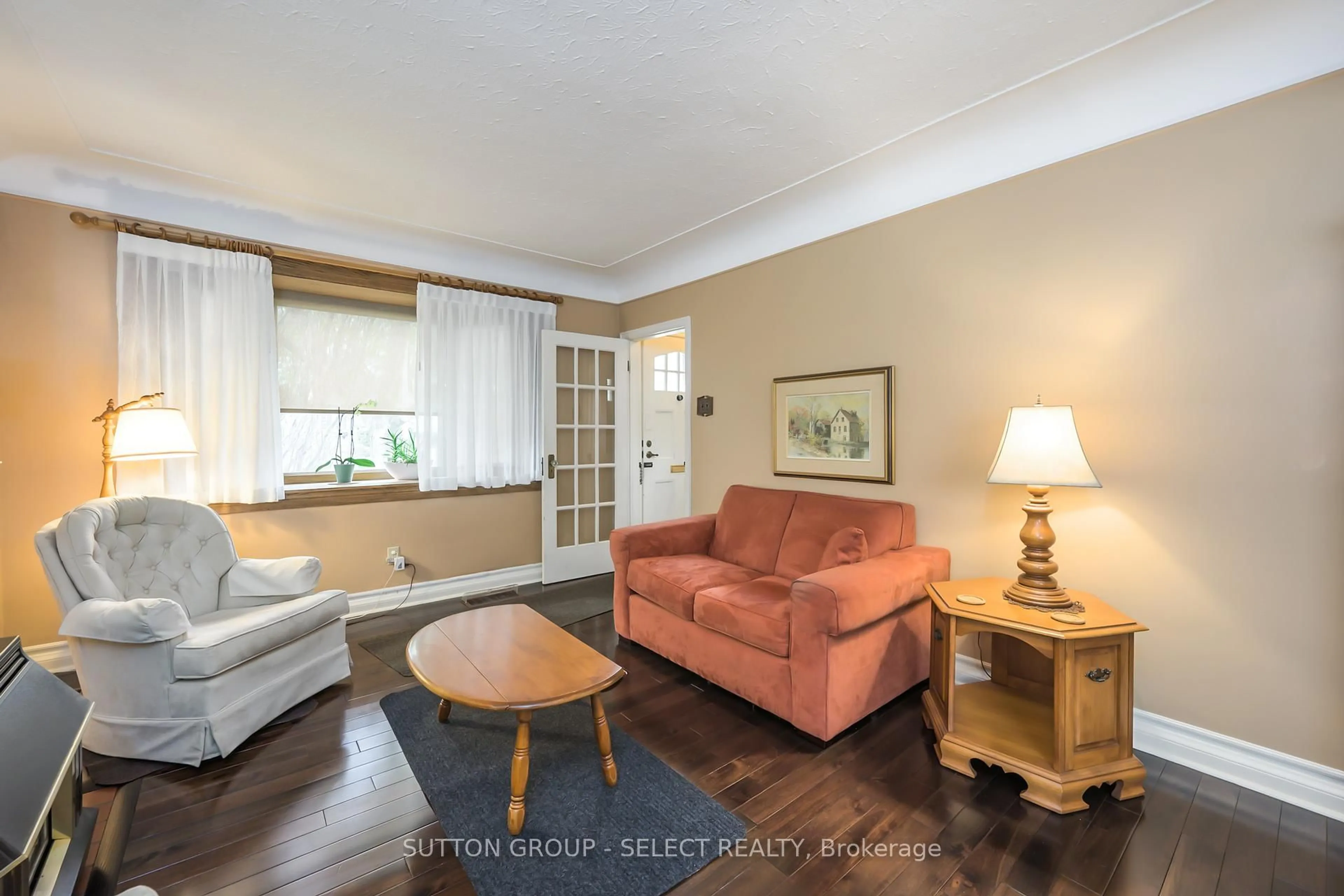 Living room with furniture, wood/laminate floor for 1316 Langmuir Ave, London East Ontario N5W 2G6