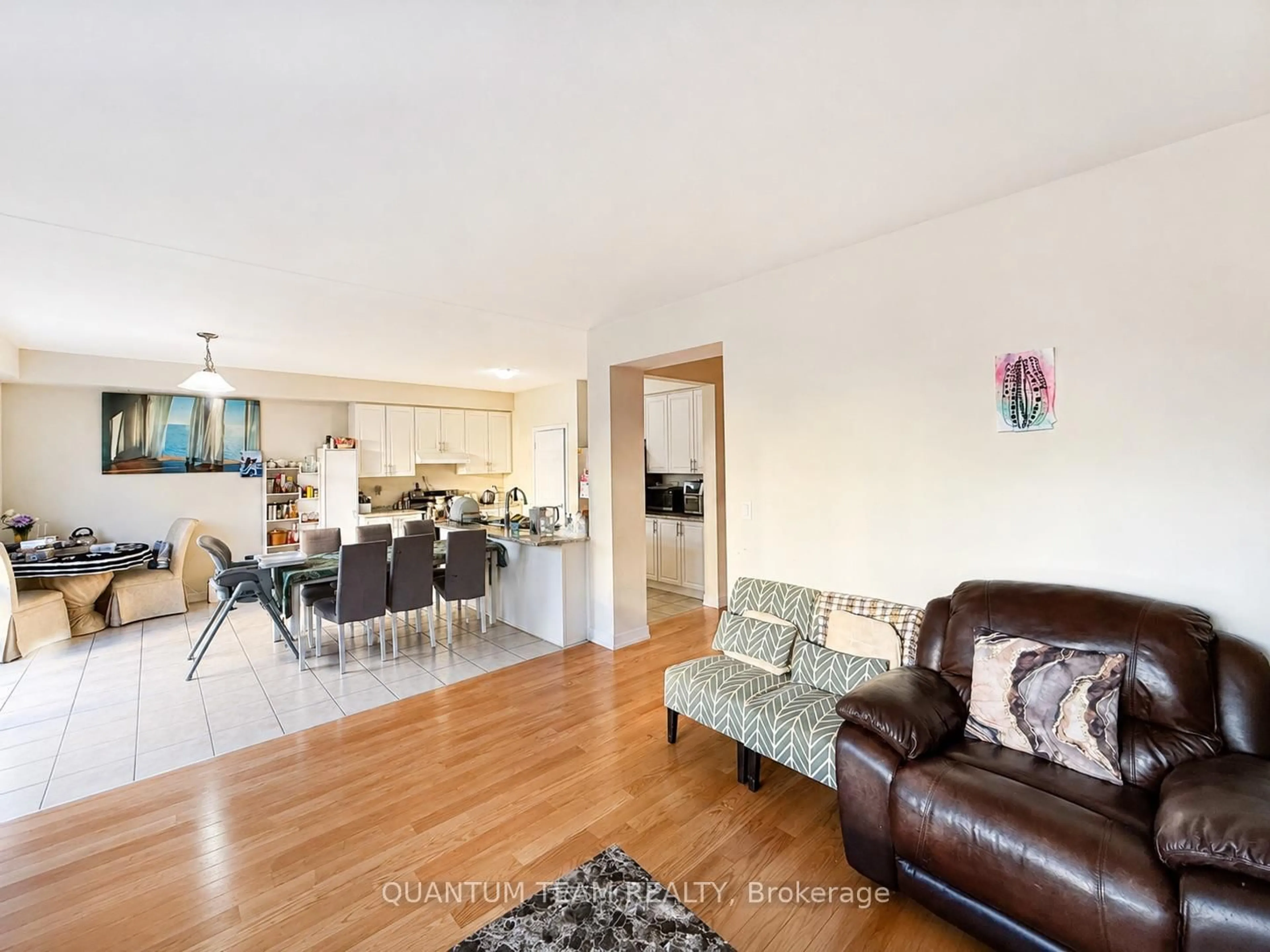 Living room with furniture, wood/laminate floor for 60 Lavender Rd, Thorold Ontario L0S 1K0