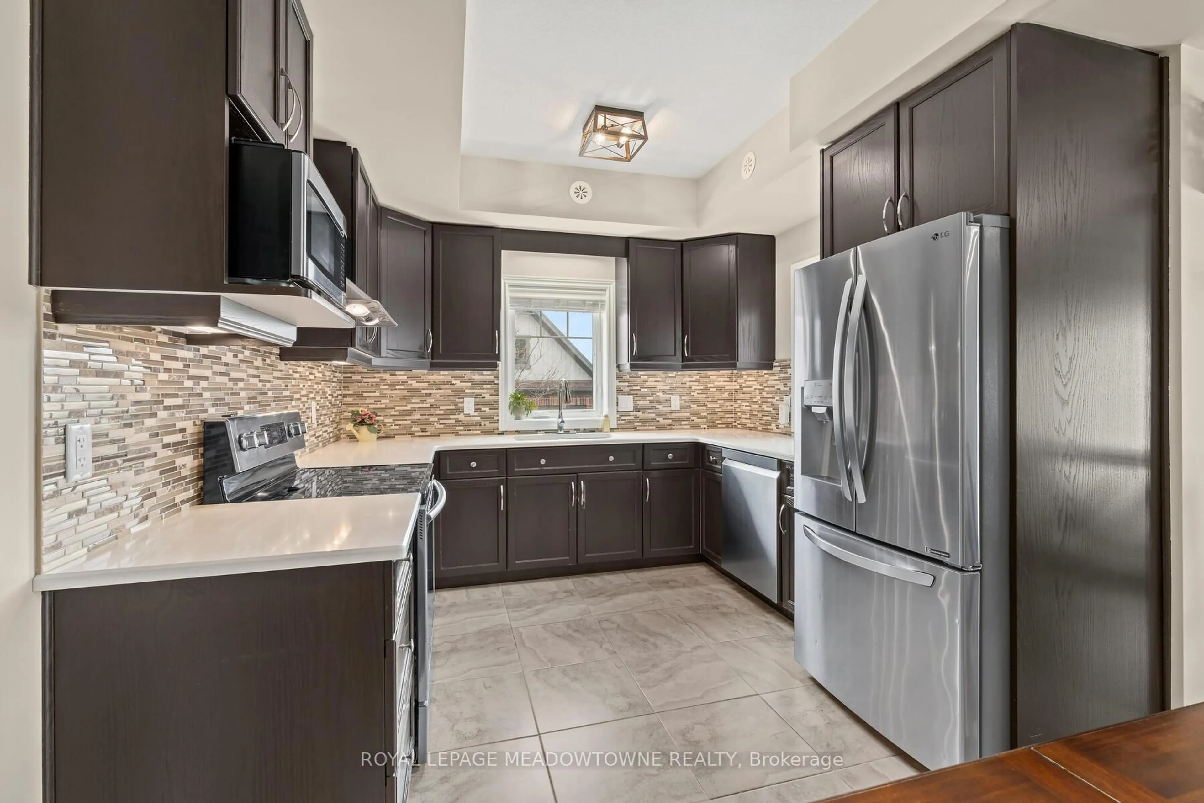 Open concept kitchen, ceramic/tile floor for 39 Kay Cres #20, Guelph Ontario N1L 0N5