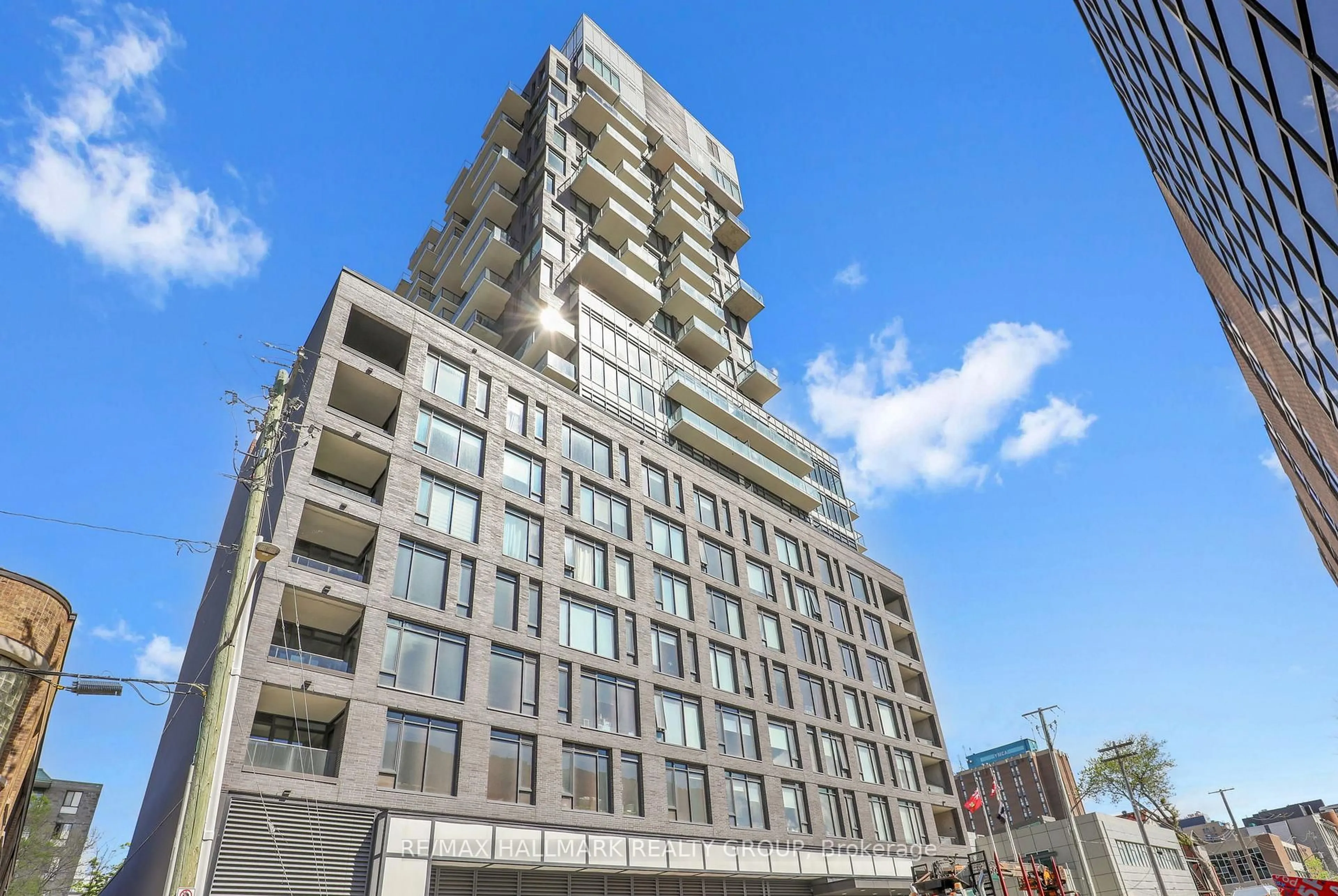 Patio, building for 203 Catherine St #1204, Ottawa Ontario K2P 1J5