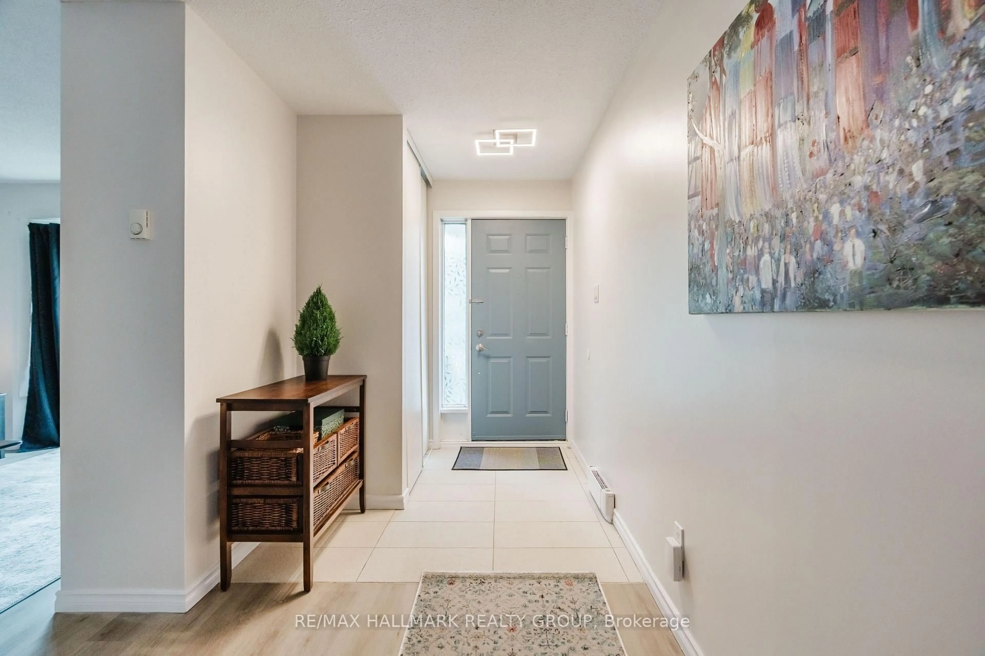 Indoor entryway for 228 Harriot Private #6, Ottawa Ontario K1T 3C8
