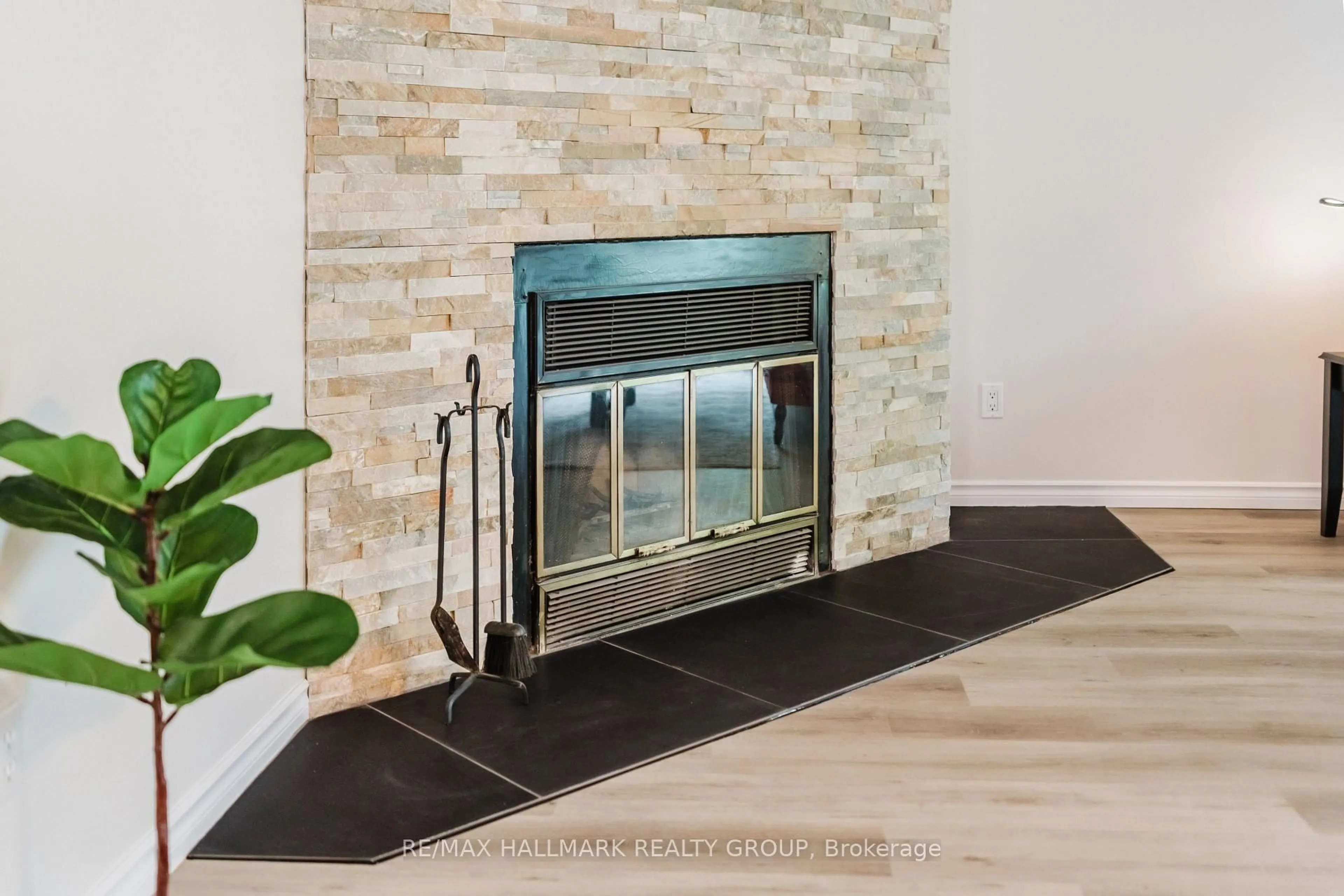 Indoor entryway for 228 Harriot Private #6, Ottawa Ontario K1T 3C8