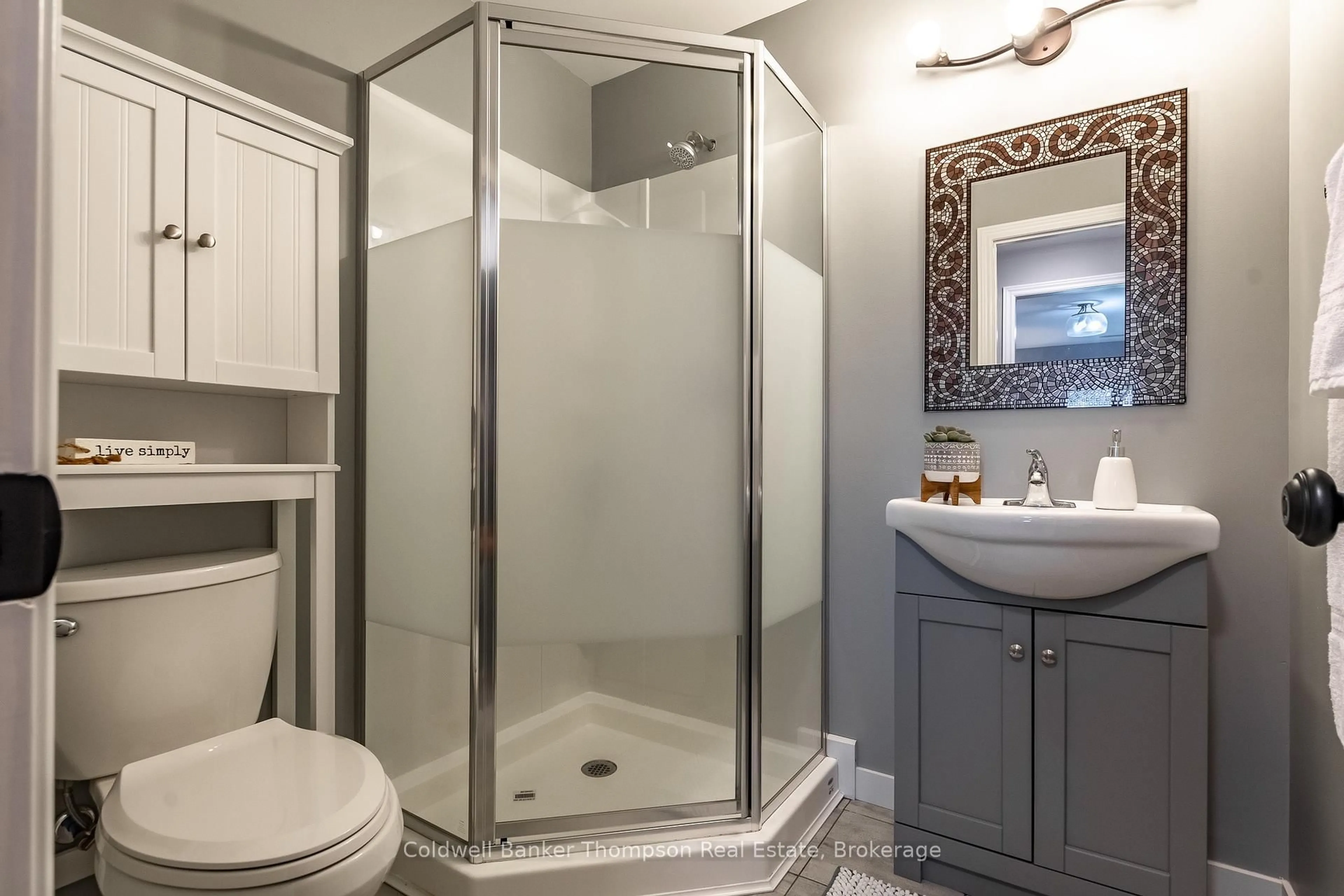 Standard bathroom, ceramic/tile floor for 25 Woodstream Dr, Huntsville Ontario P1H 0B7