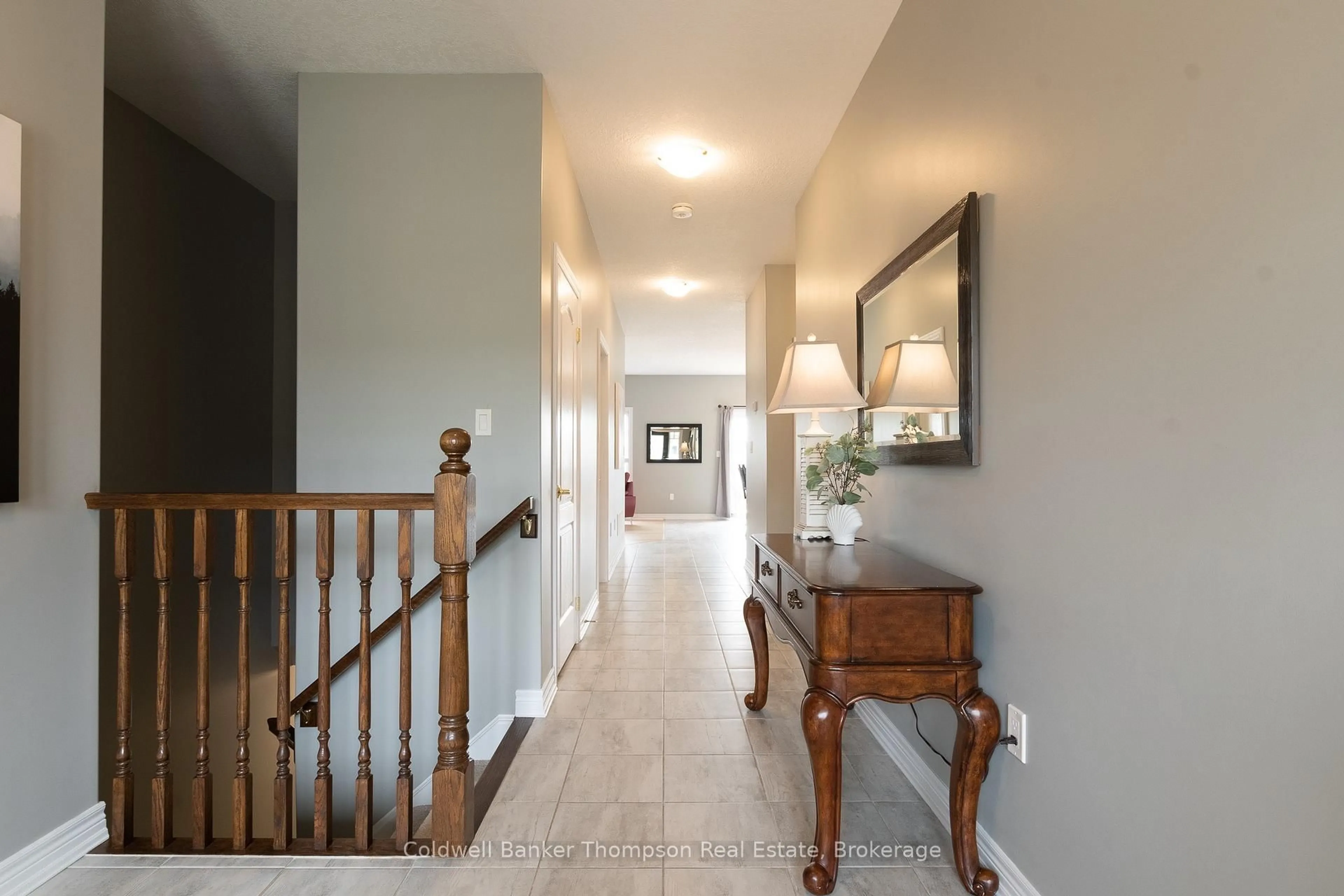 Indoor entryway for 25 Woodstream Dr, Huntsville Ontario P1H 0B7