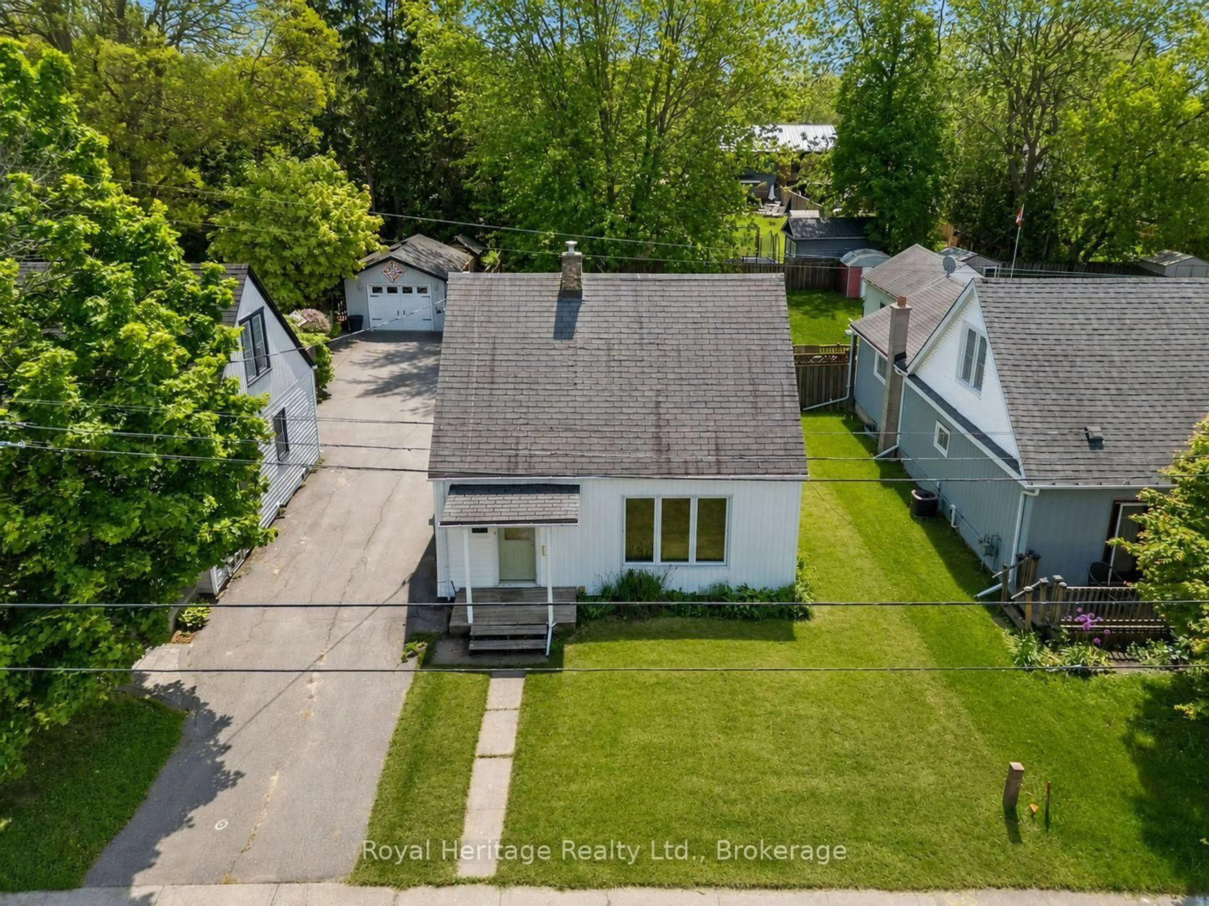 A pic from outside/outdoor area/front of a property/back of a property/a pic from drone, street for 31 Caroline St, Port Hope Ontario L1A 1Y6