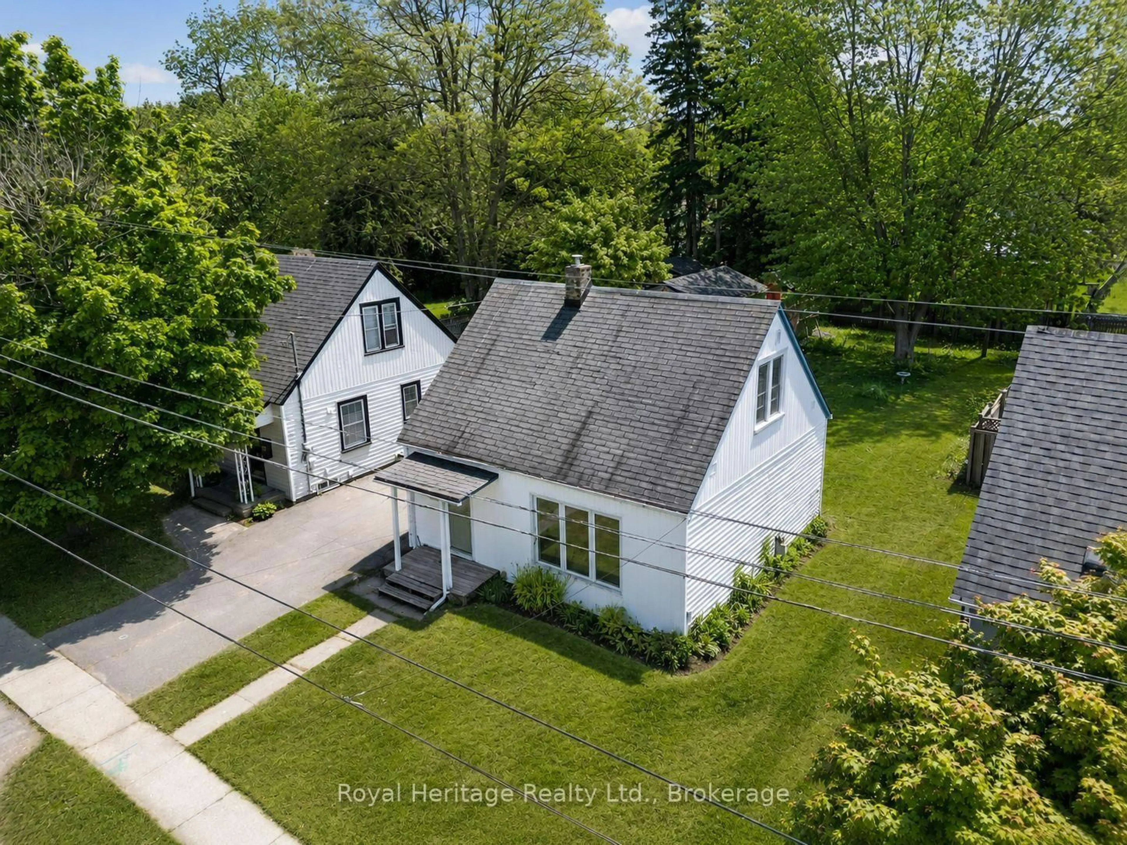 A pic from outside/outdoor area/front of a property/back of a property/a pic from drone, street for 31 Caroline St, Port Hope Ontario L1A 1Y6