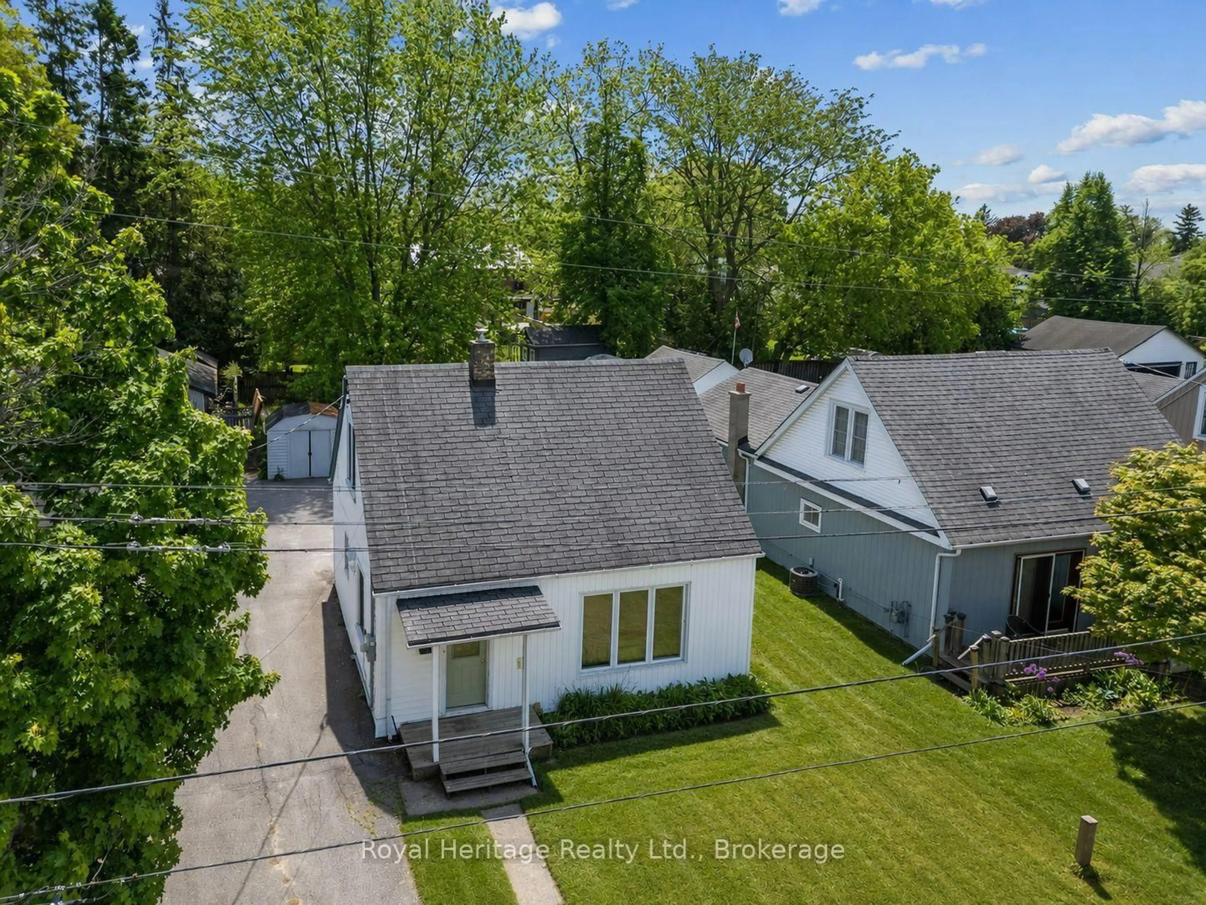 A pic from outside/outdoor area/front of a property/back of a property/a pic from drone, street for 31 Caroline St, Port Hope Ontario L1A 1Y6