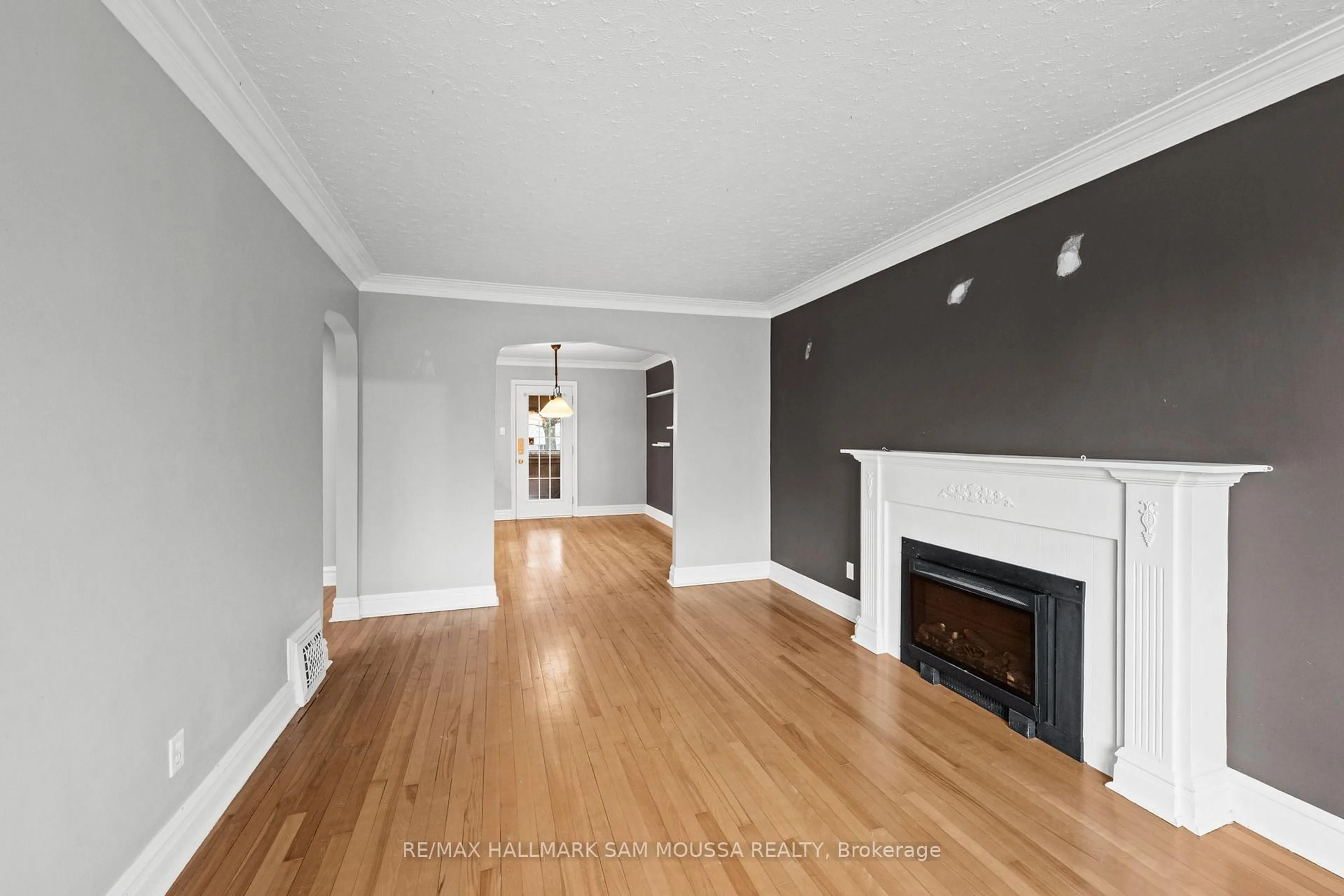Living room with furniture, wood/laminate floor for 378 Byron Ave, Ottawa Ontario K1Z 6Z2