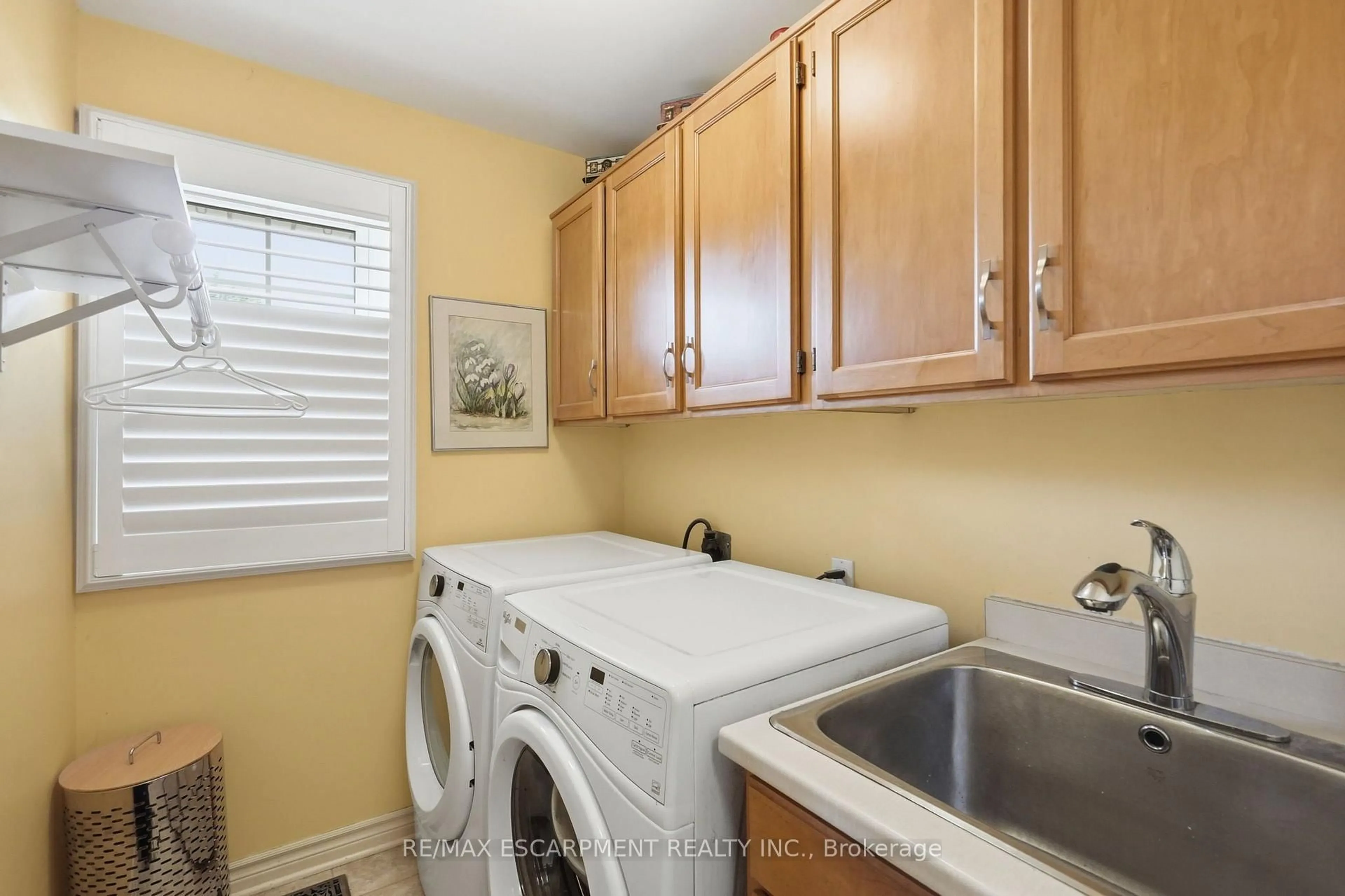 Laundry room for 12 Huntington Lane, St. Catharines Ontario L2S 3J5