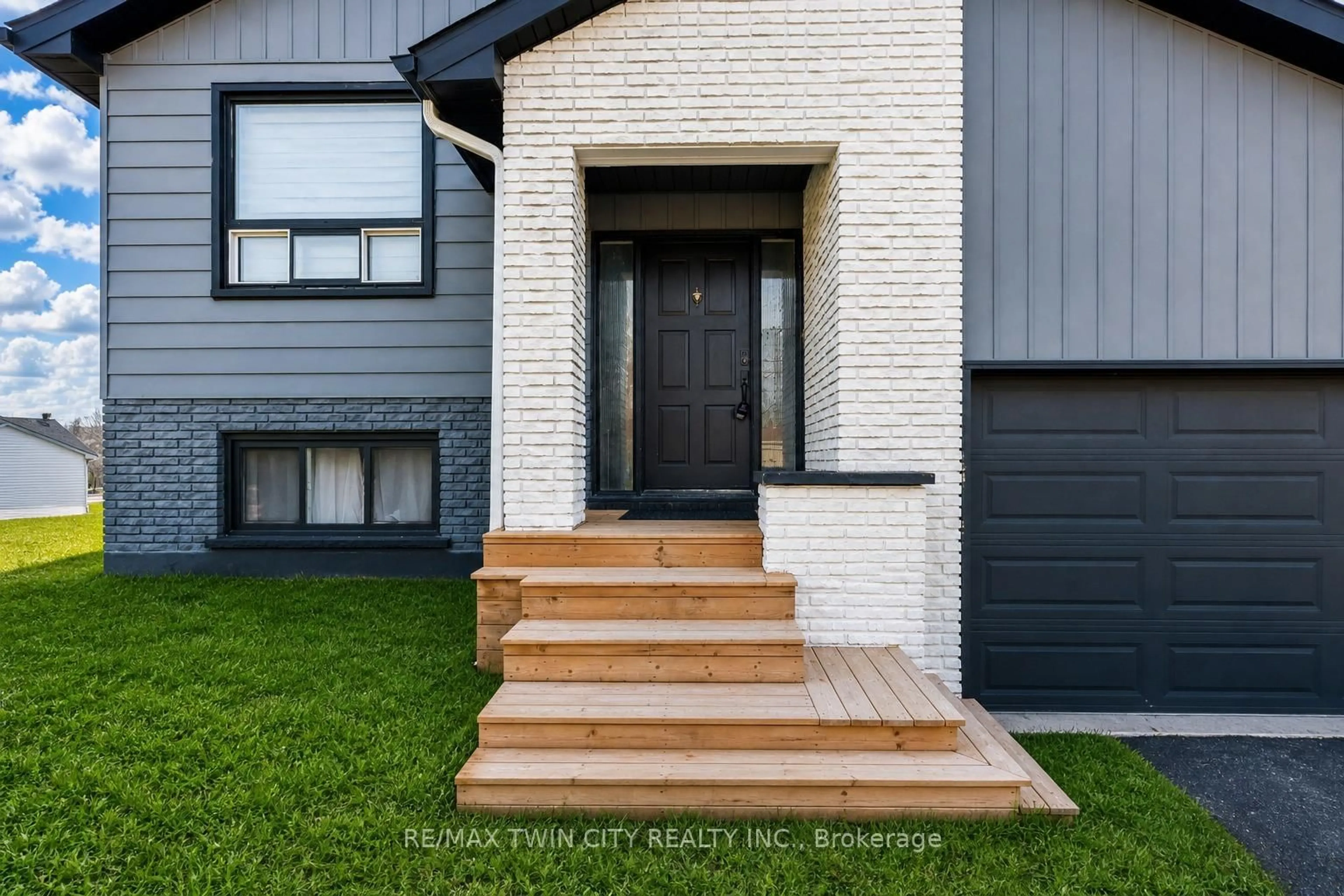 Home with brick exterior material, street for 193 Westheights Dr, Kitchener Ontario N2N 1K2