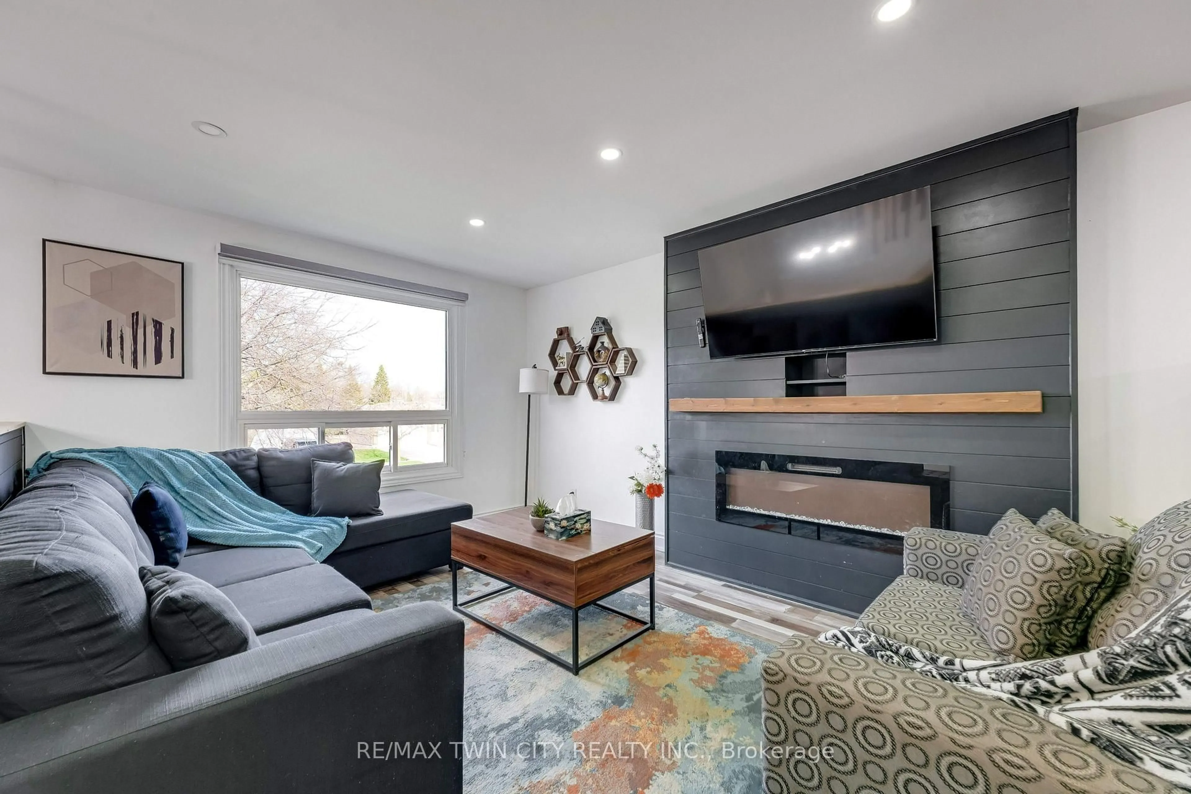 Living room with furniture, unknown for 193 Westheights Dr, Kitchener Ontario N2N 1K2