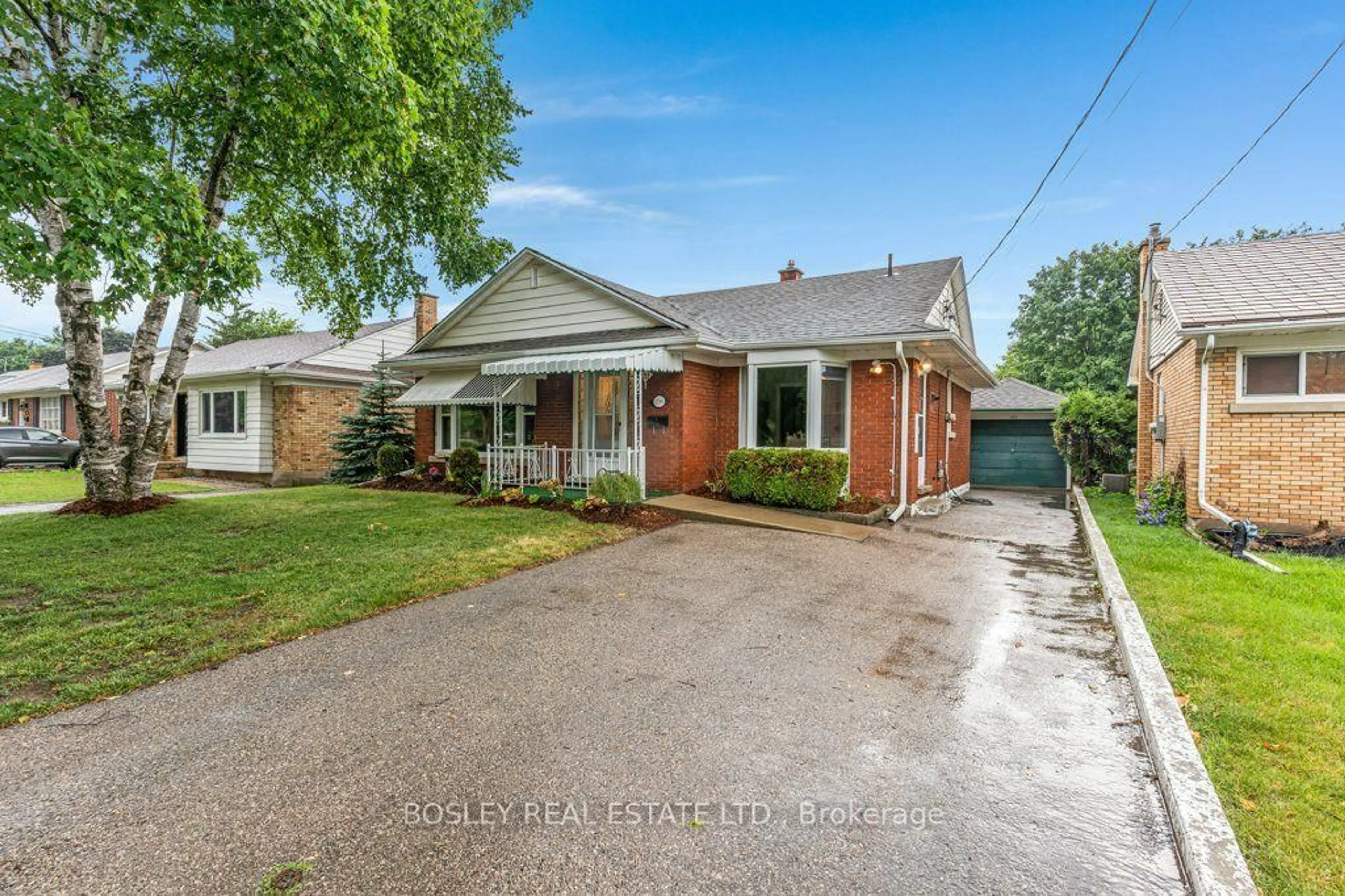 Home with brick exterior material, street for 290 Melrose Dr, Kitchener Ontario N2H 2C1