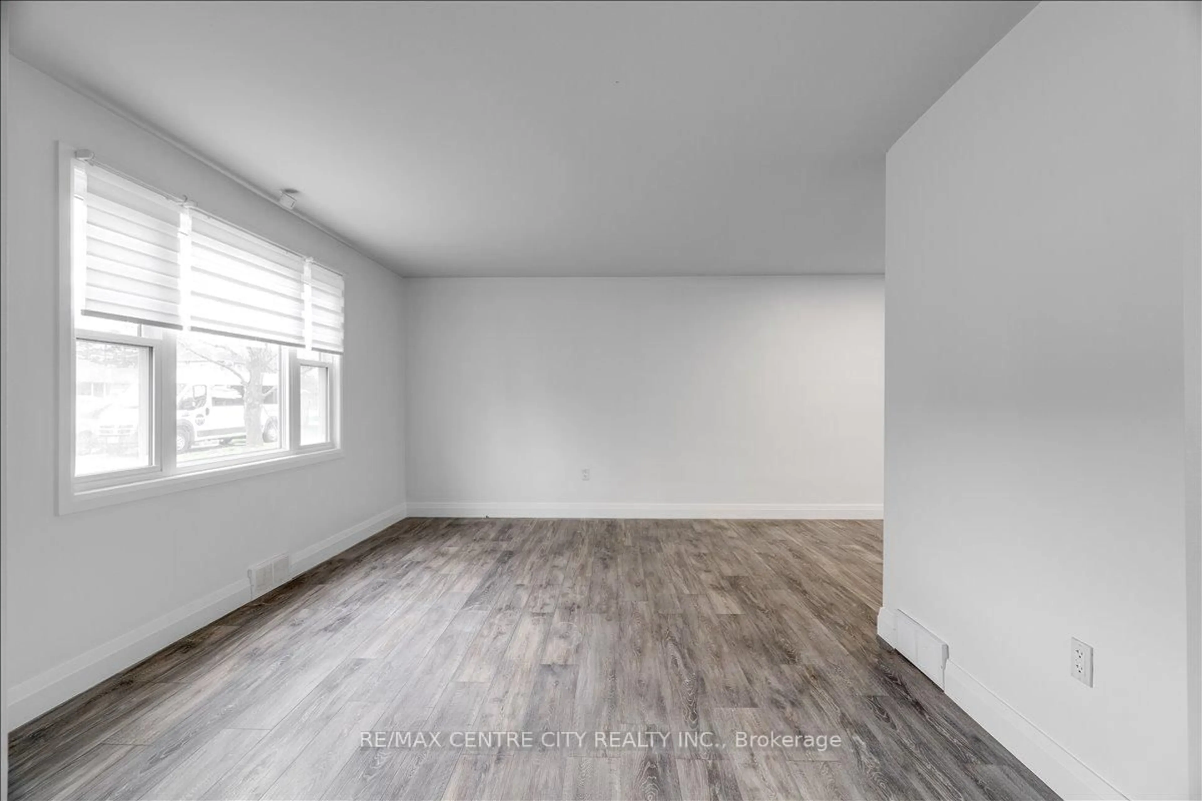 A pic of a room for 549 Victoria St, Strathroy-Caradoc Ontario N7G 3C2