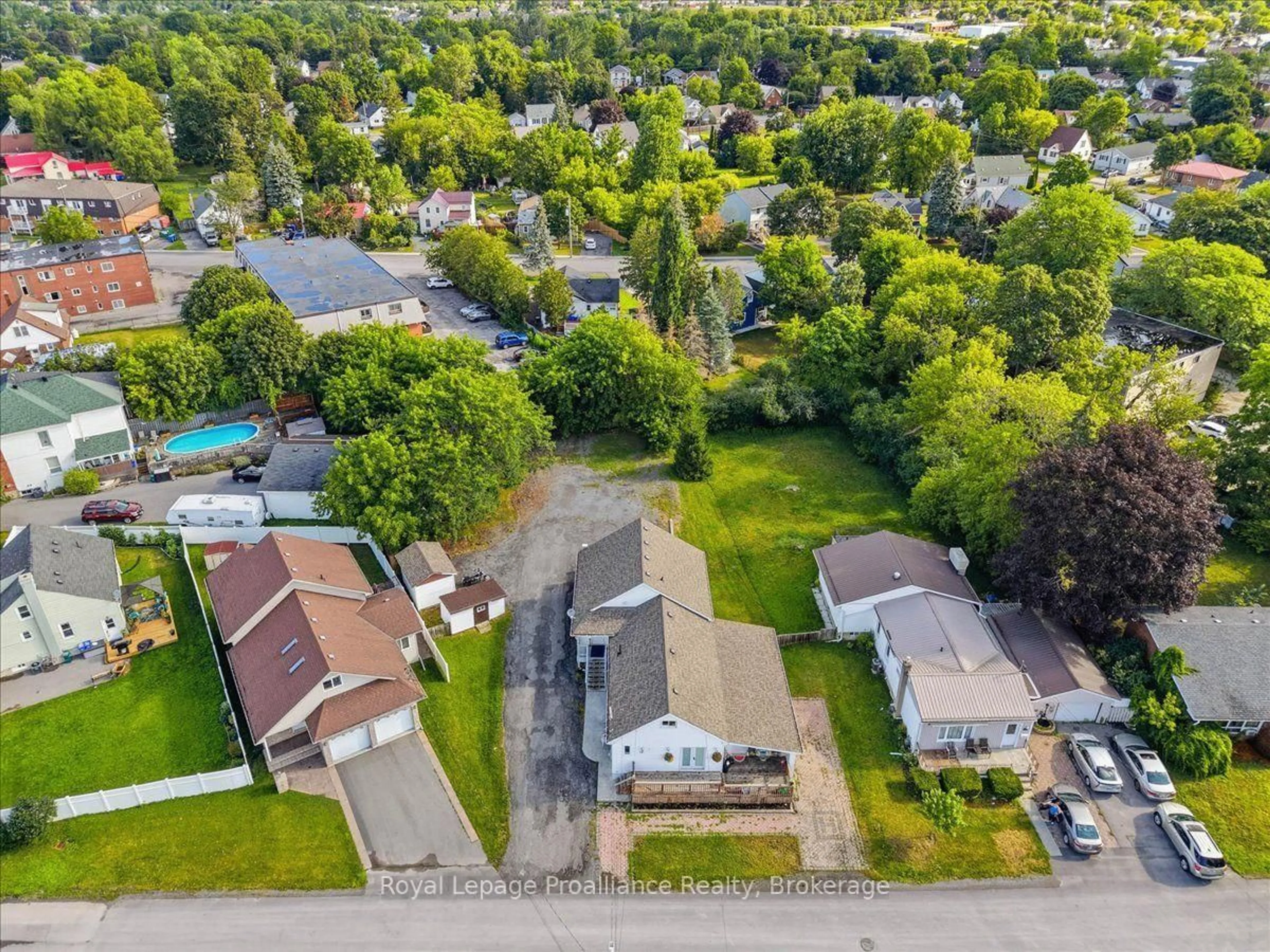 A pic from outside/outdoor area/front of a property/back of a property/a pic from drone, street for 16 Graham St, Belleville Ontario K8P 1P3