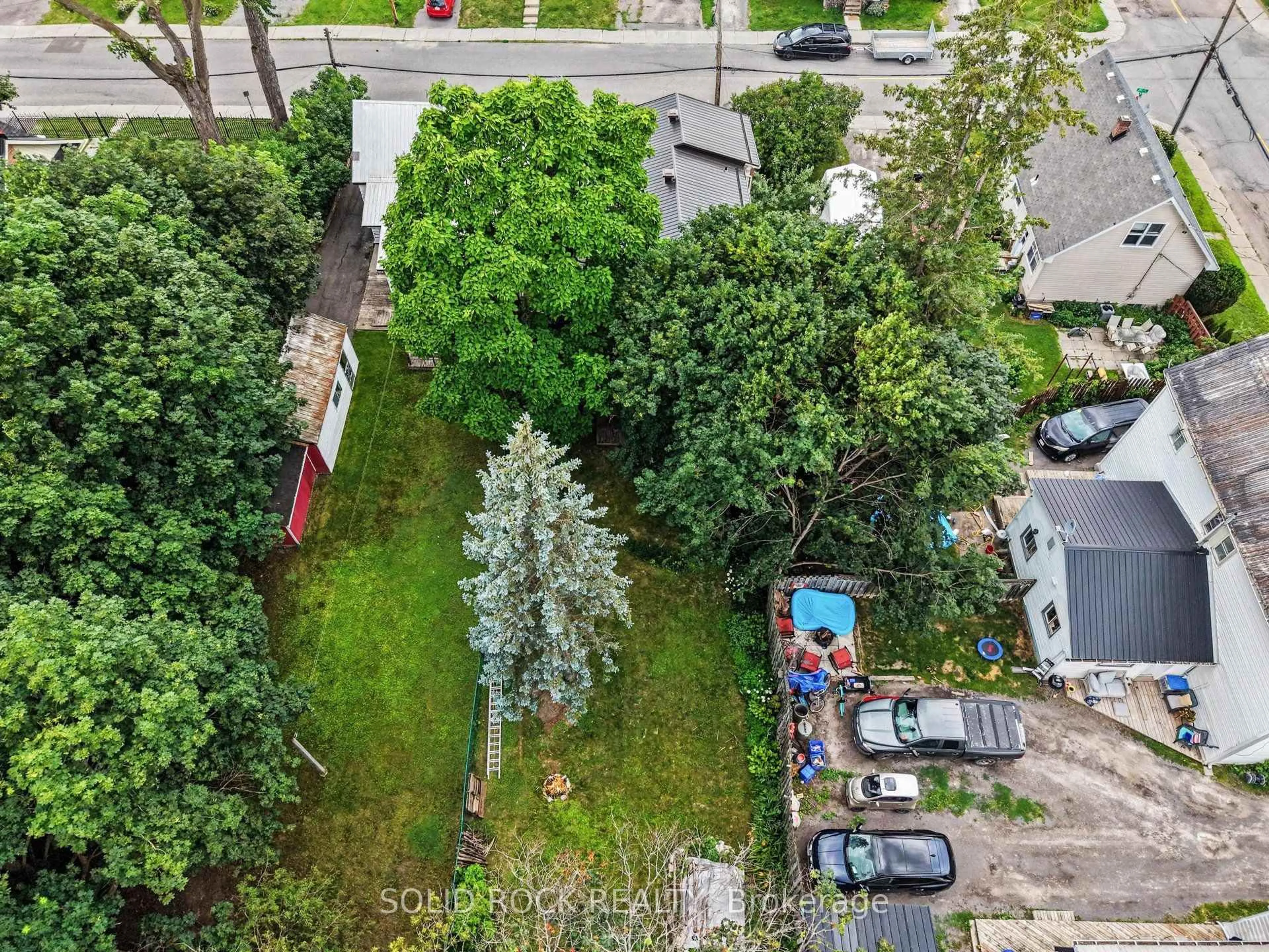 A pic from outside/outdoor area/front of a property/back of a property/a pic from drone, unknown for 211 Bell St, Arnprior Ontario K7S 2R5