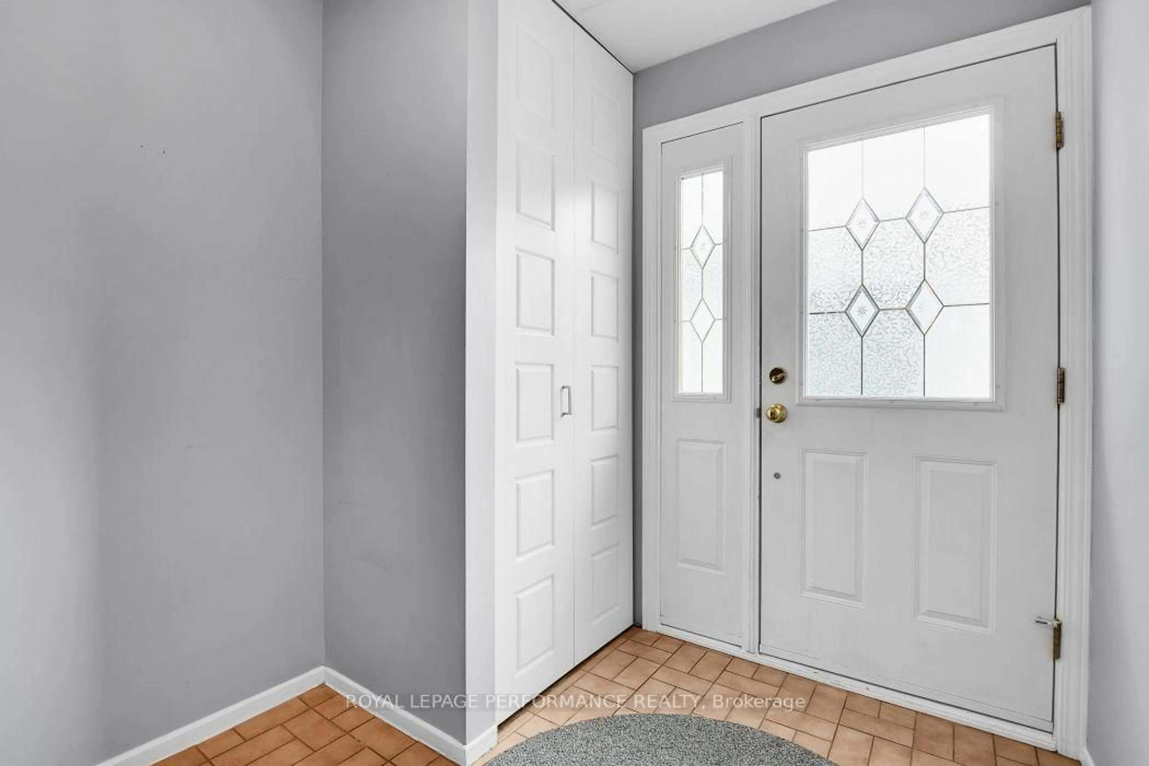Indoor entryway for 67 Ramsgate Private, Ottawa Ontario K1V 8M4