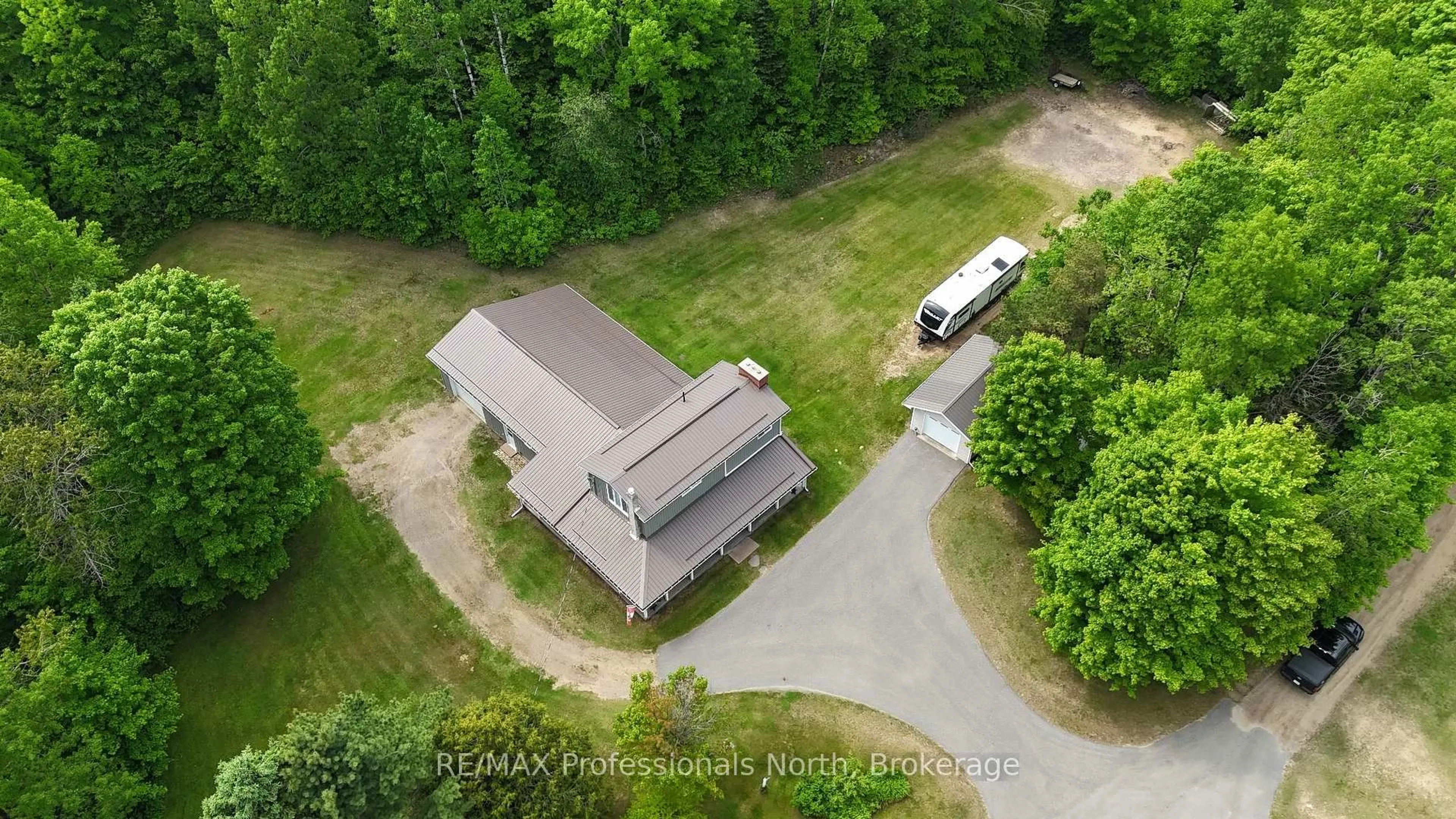 A pic from outside/outdoor area/front of a property/back of a property/a pic from drone, unknown for 1023 Chester Cres, Dysart et al Ontario K0L 1X0