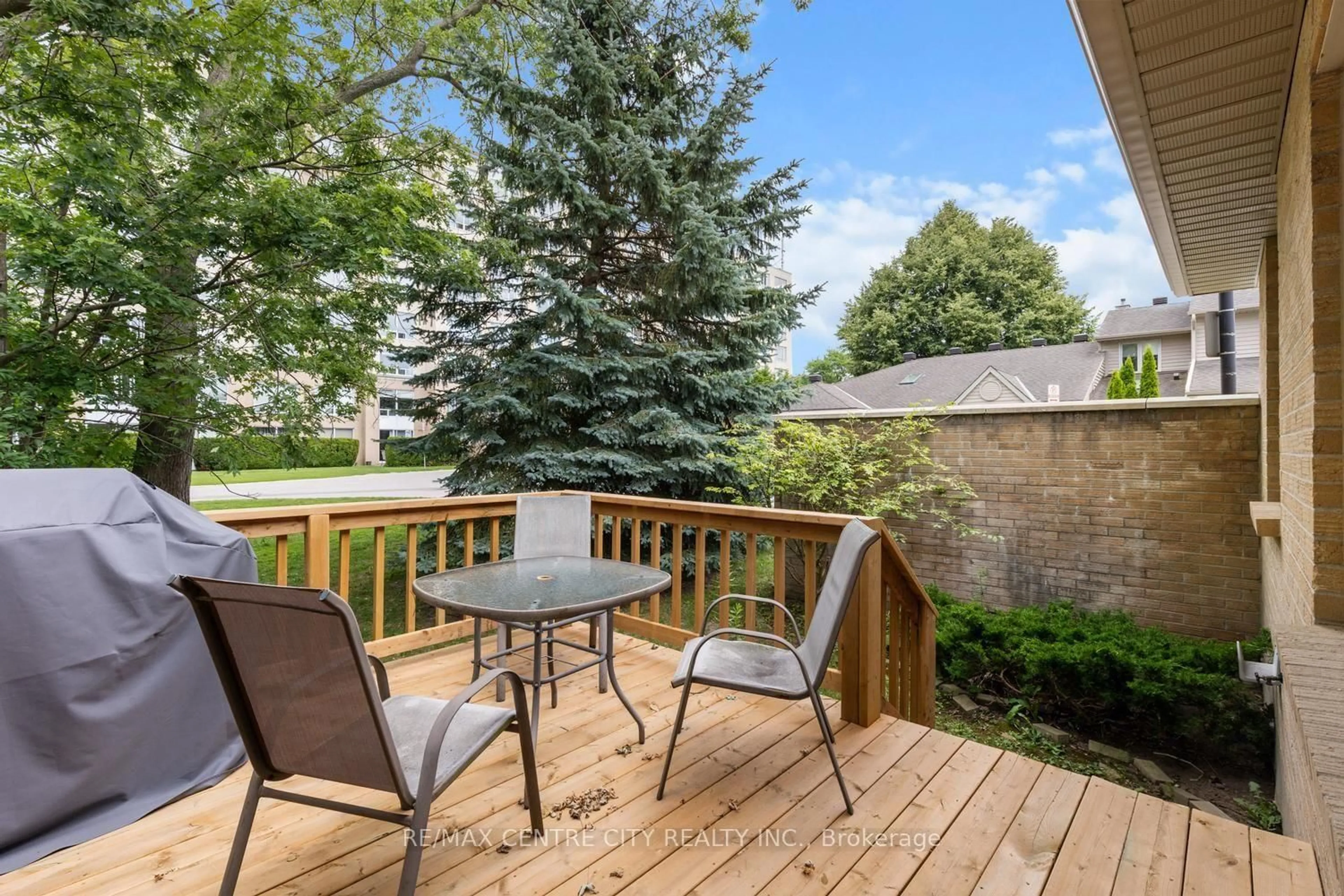 Patio, unknown for 1500 Richmond St #104, London North Ontario N6G 4V1