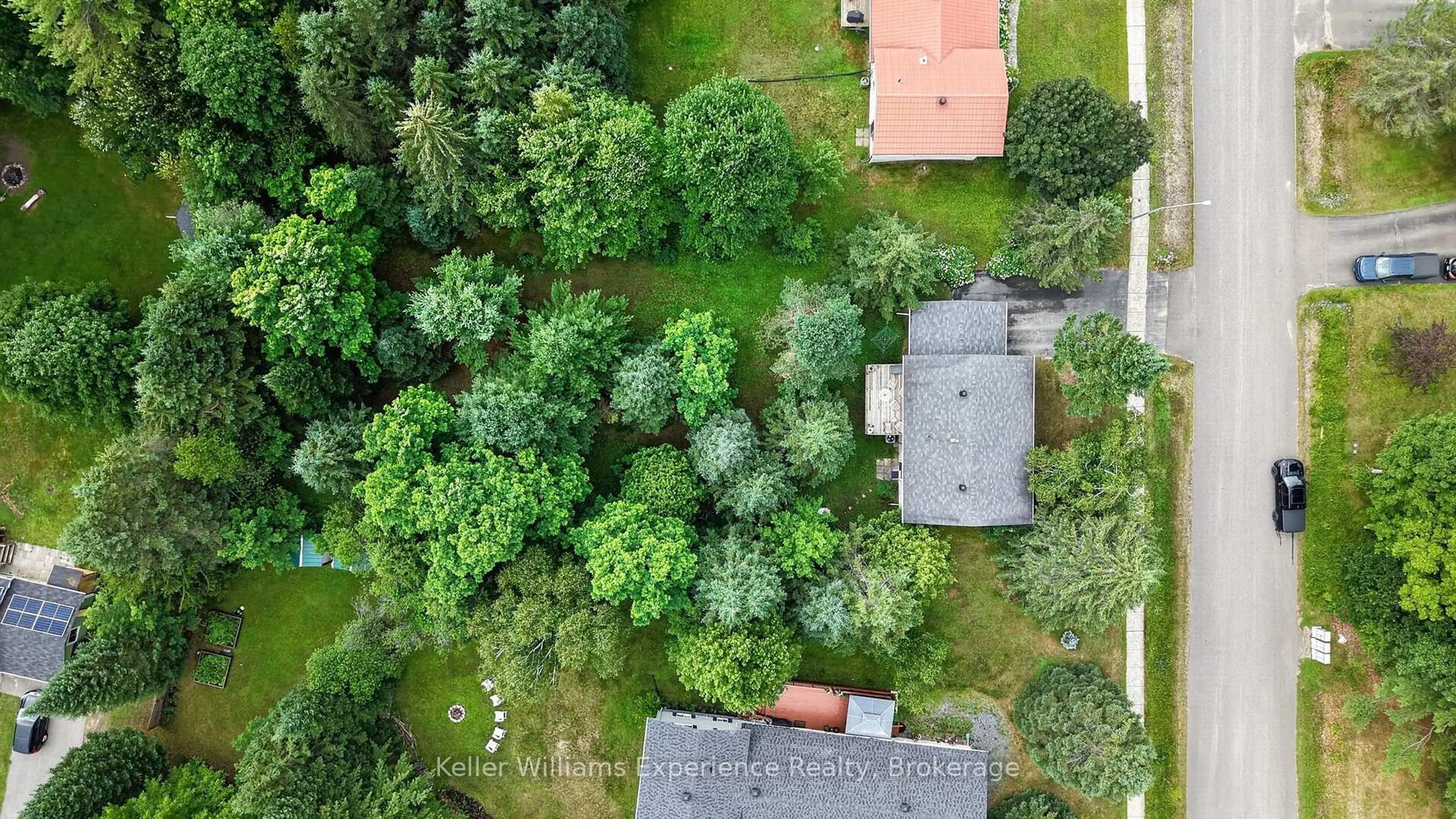 A pic from outside/outdoor area/front of a property/back of a property/a pic from drone, forest/trees view for 141 Meadow Heights Dr, Bracebridge Ontario P1L 1A3