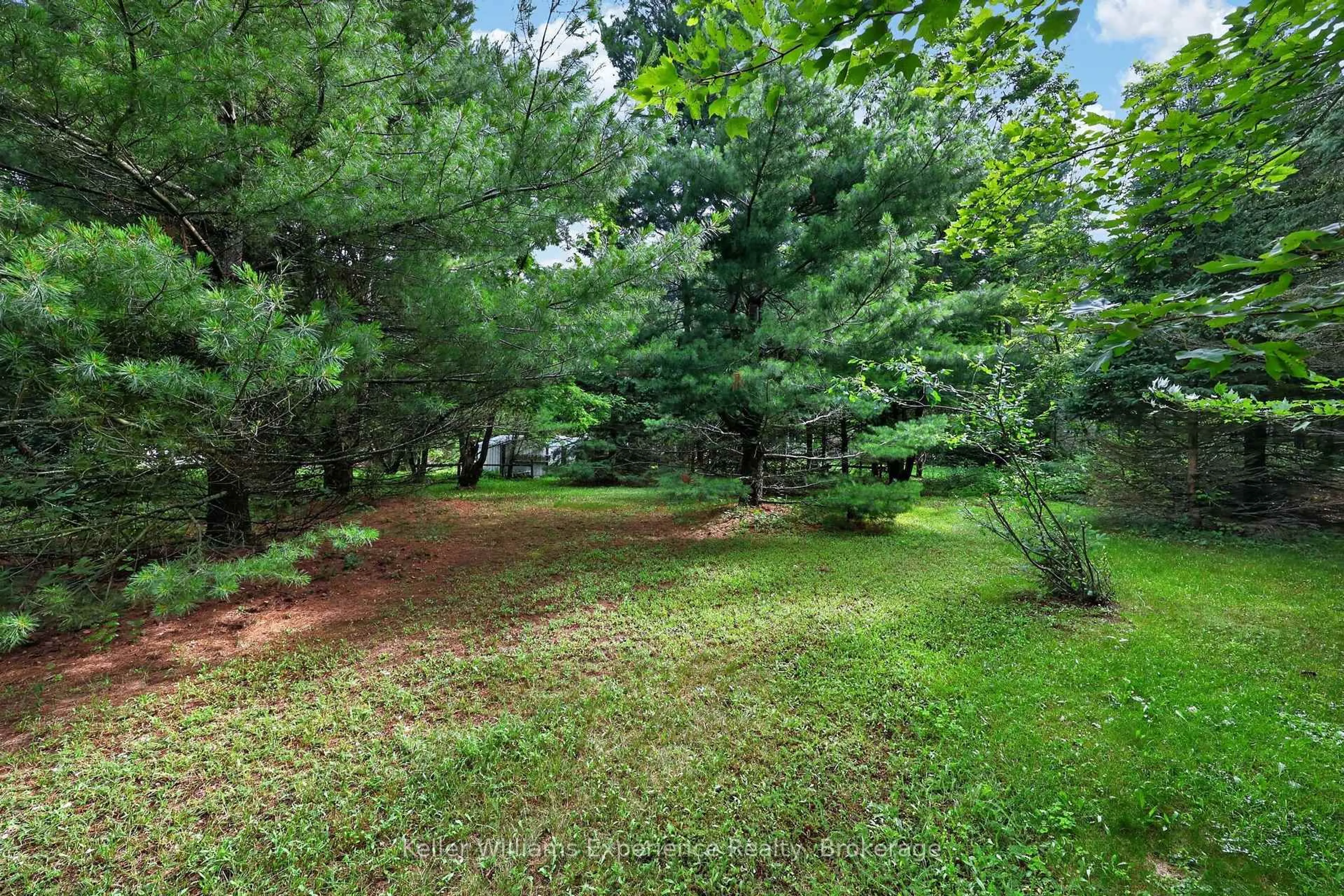 A pic from outside/outdoor area/front of a property/back of a property/a pic from drone, forest/trees view for 141 Meadow Heights Dr, Bracebridge Ontario P1L 1A3