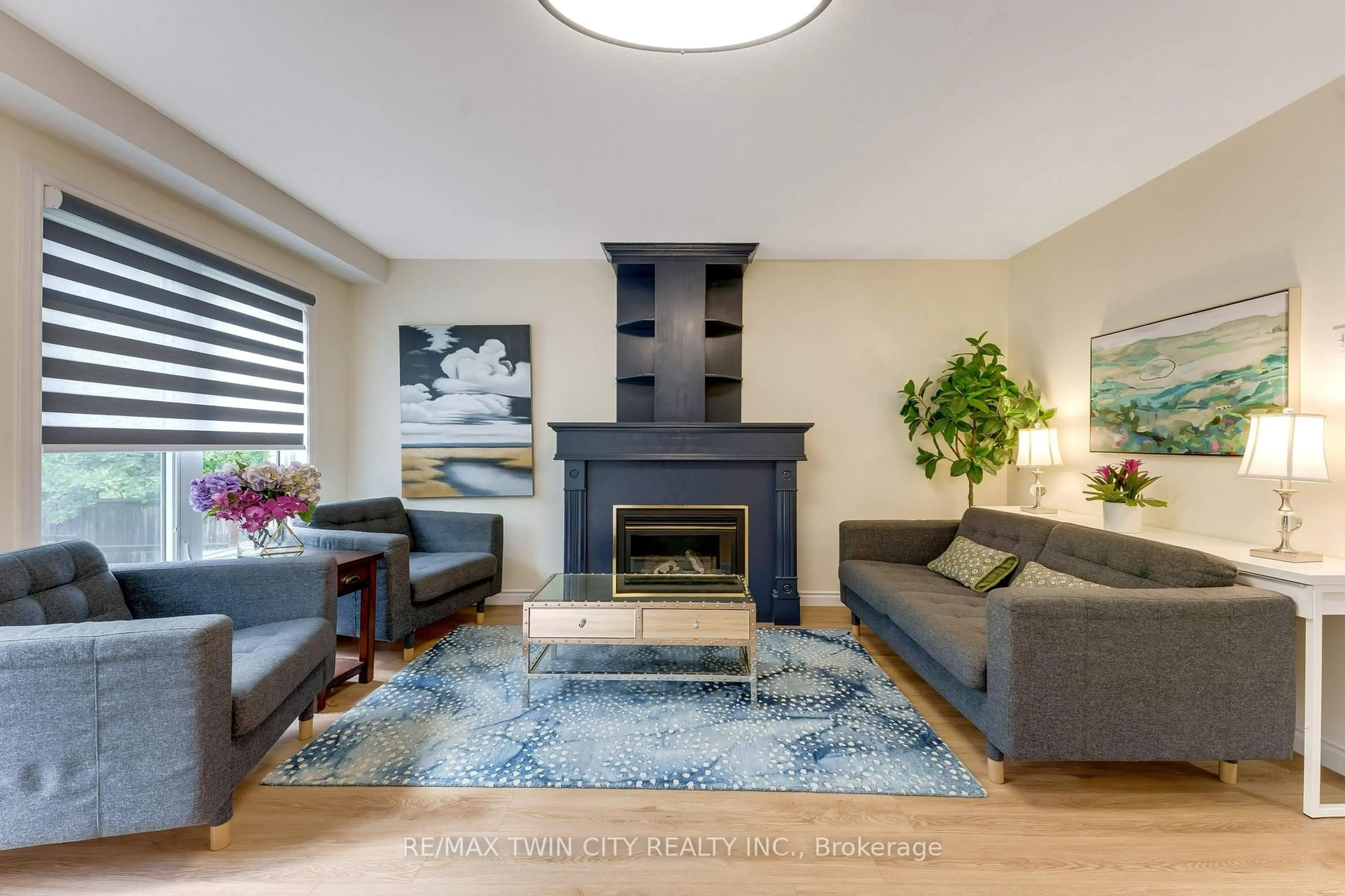 Living room with furniture, unknown for 519 Yorkshire Dr, Waterloo Ontario N2T 2V1
