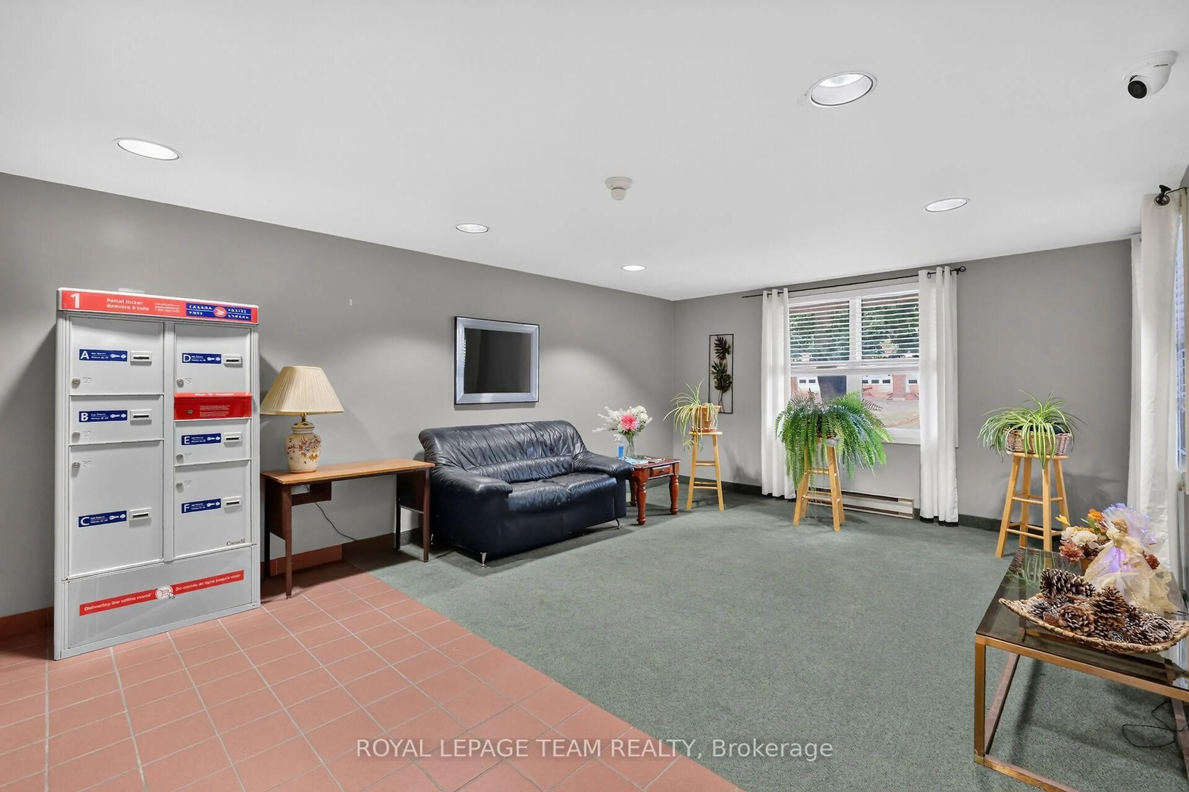 Unknown for 1099 Cadboro Rd #214, Ottawa Ontario K1J 9K4