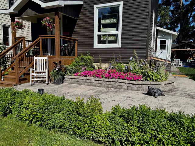 110 Main St, Smiths Falls 2