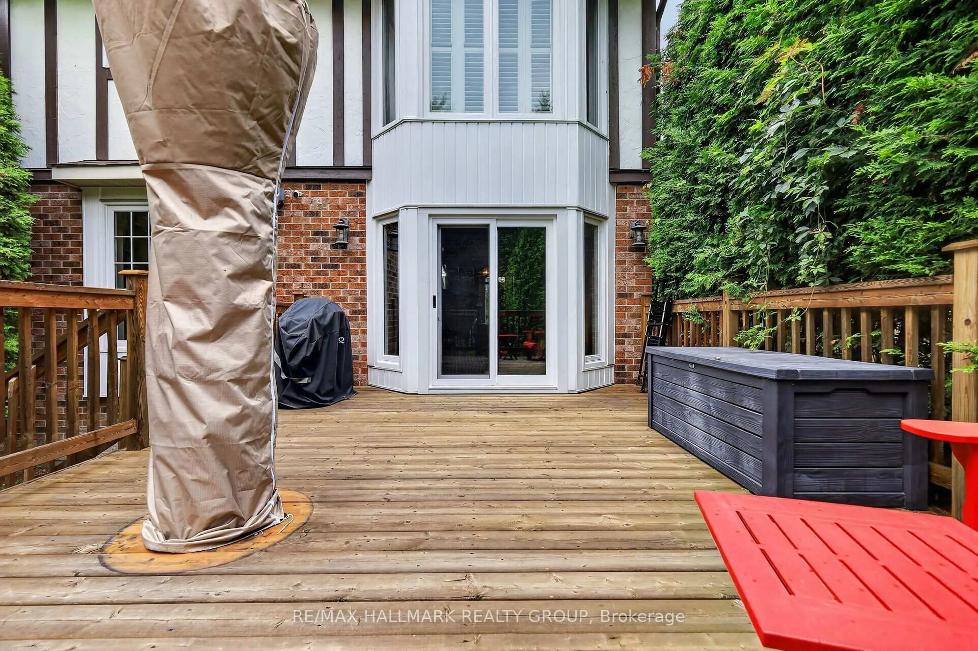 Patio, street for 15 Pemberton Cres, Ottawa Ontario K2G 4Y7