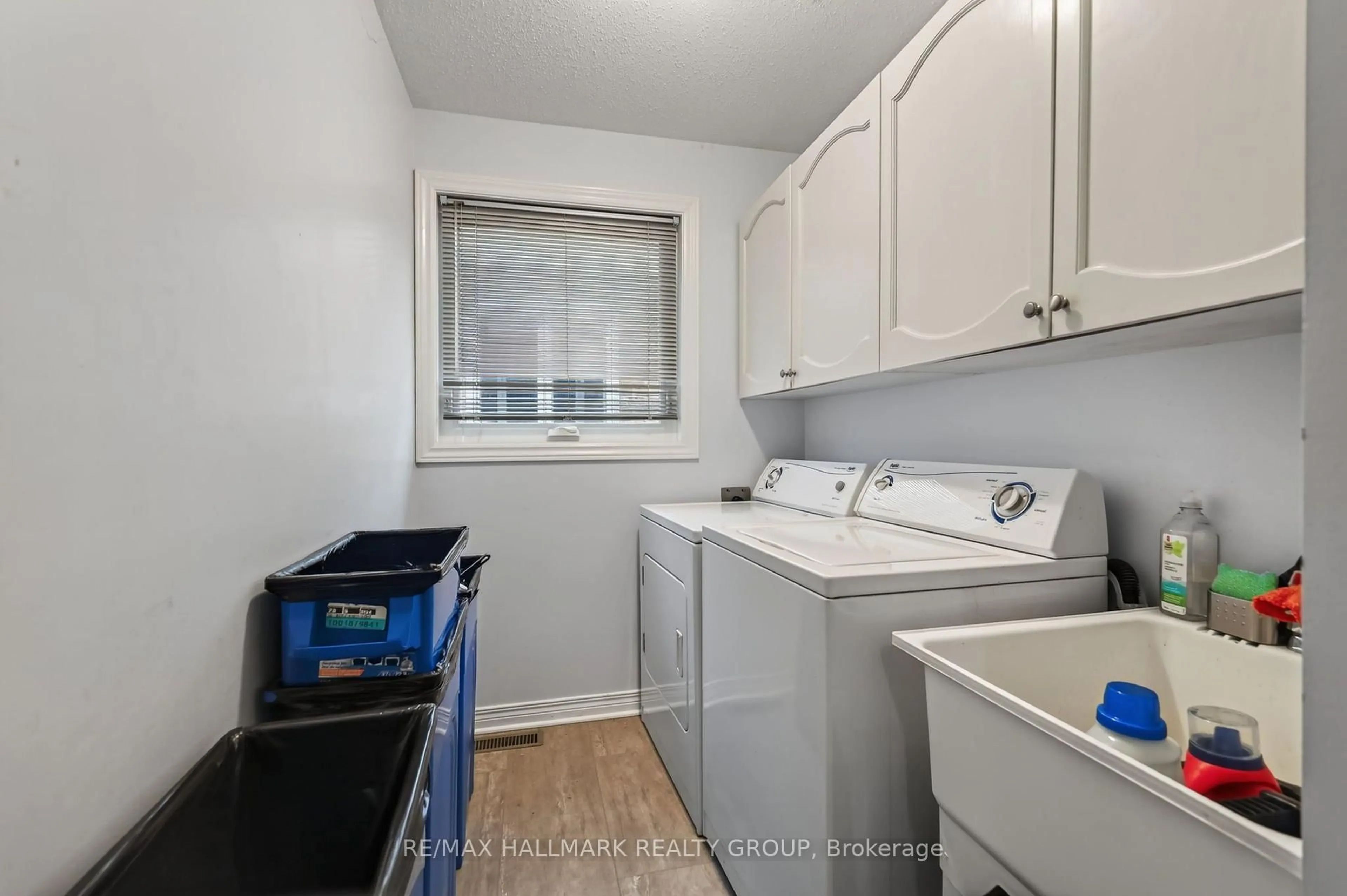 Laundry room for 15 Pemberton Cres, Ottawa Ontario K2G 4Y7