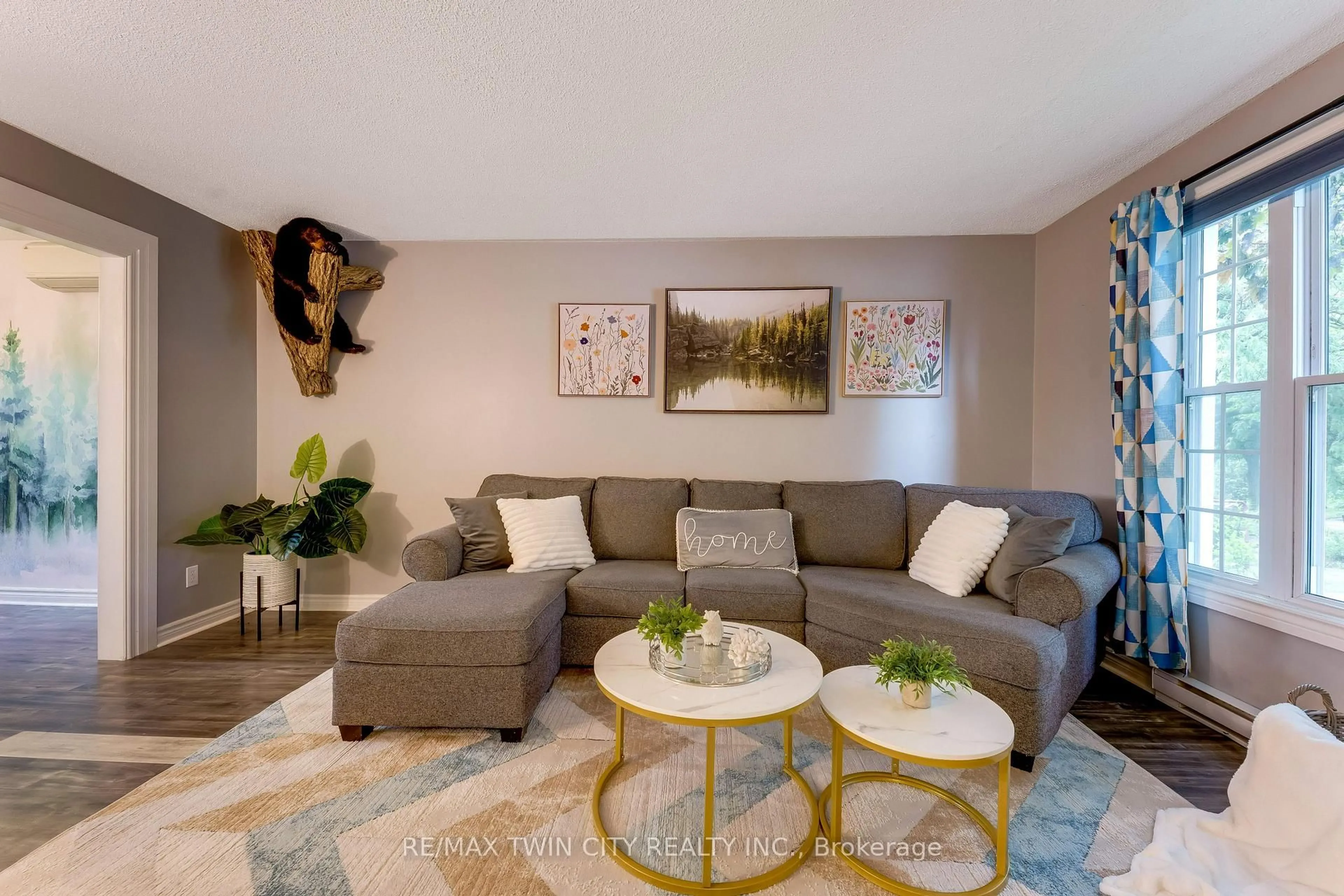 Living room with furniture, unknown for 11 Nipigon Pl, Kitchener Ontario N2B 3N5