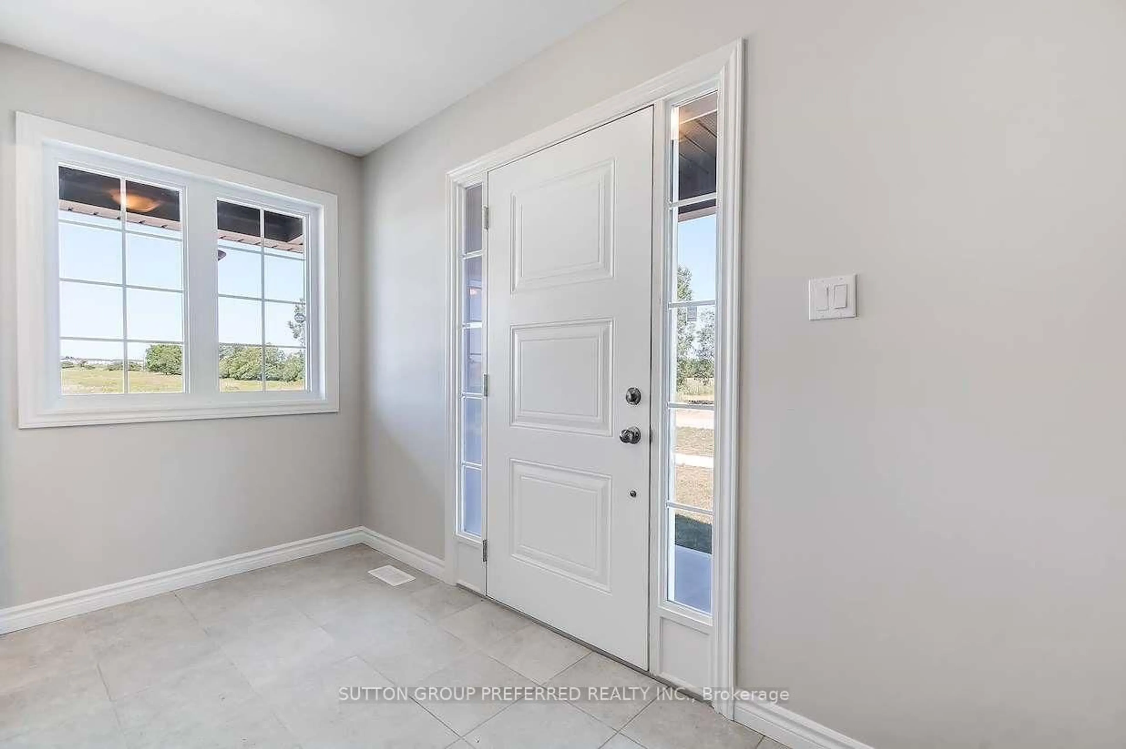 Indoor entryway for 377 KENNINGTON Way, London South Ontario N6L 0H4