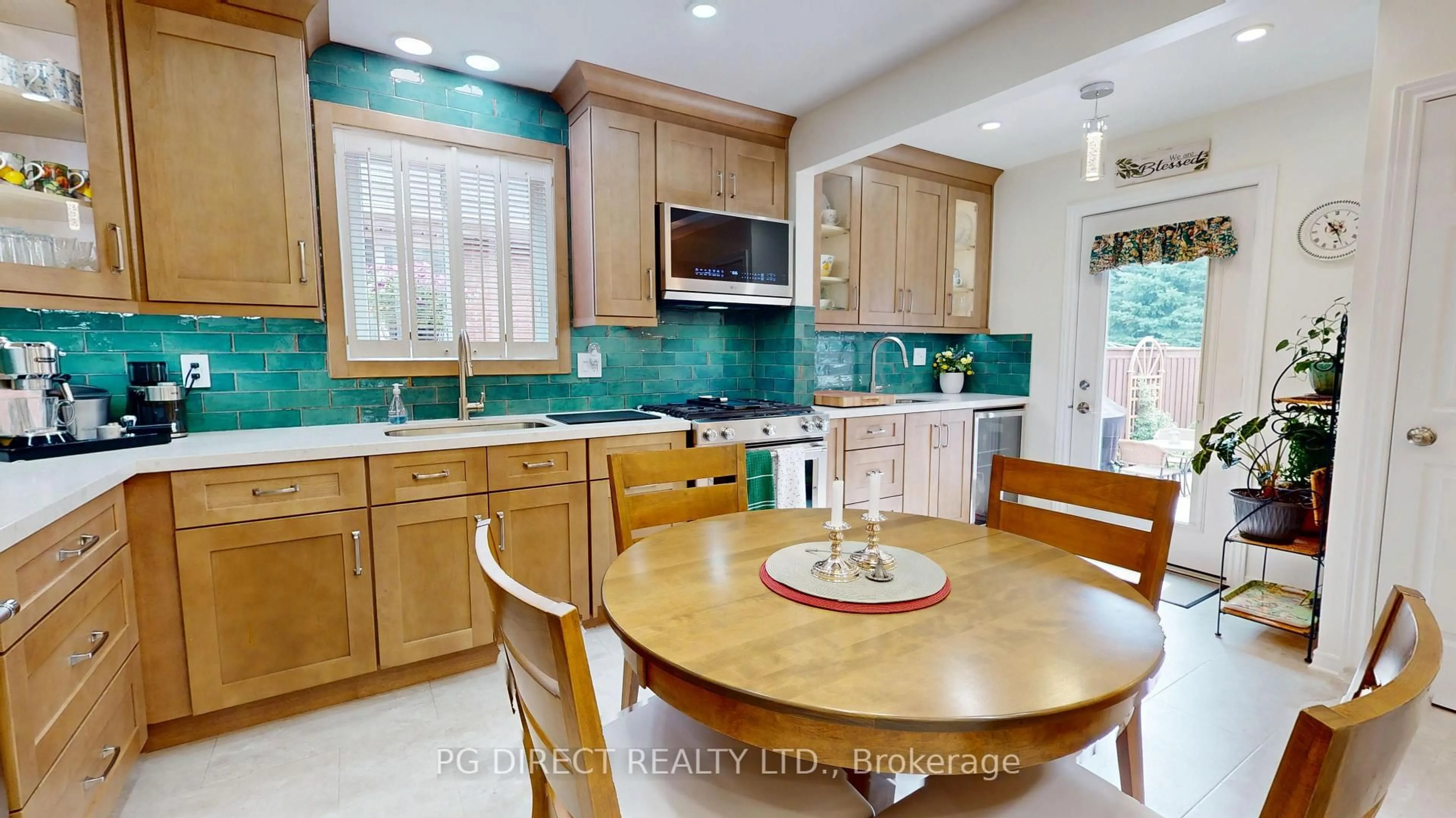 Open concept kitchen, ceramic/tile floor for 514 Forestlawn Rd, Waterloo Ontario N2K 3X9