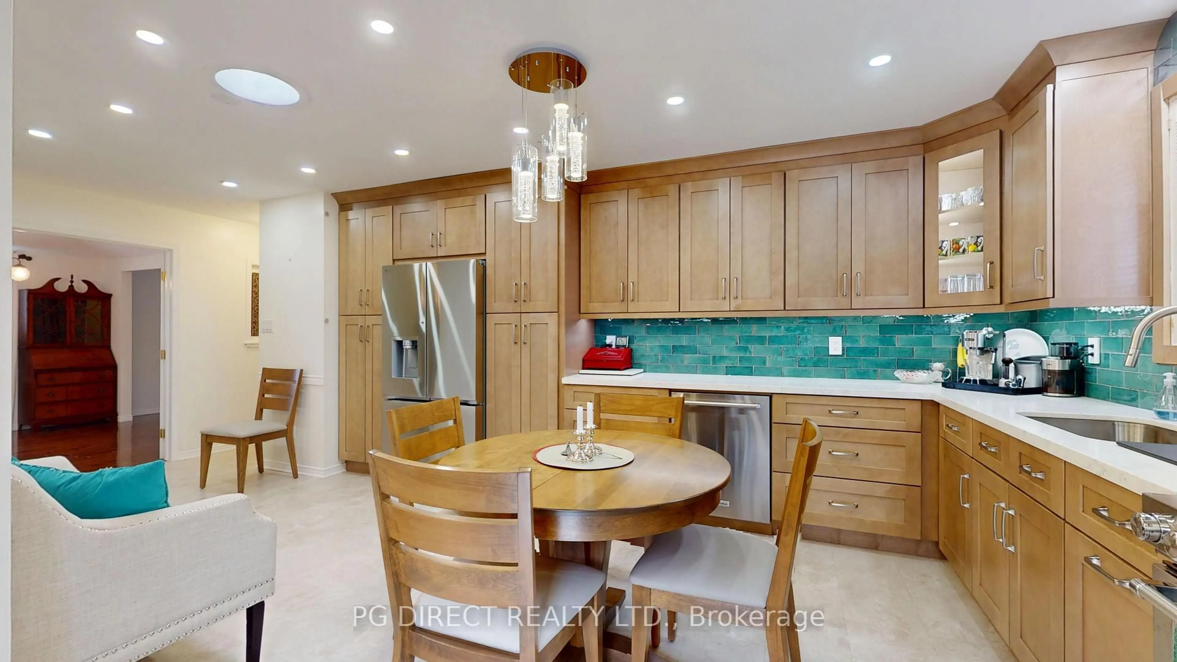 Open concept kitchen, ceramic/tile floor for 514 Forestlawn Rd, Waterloo Ontario N2K 3X9