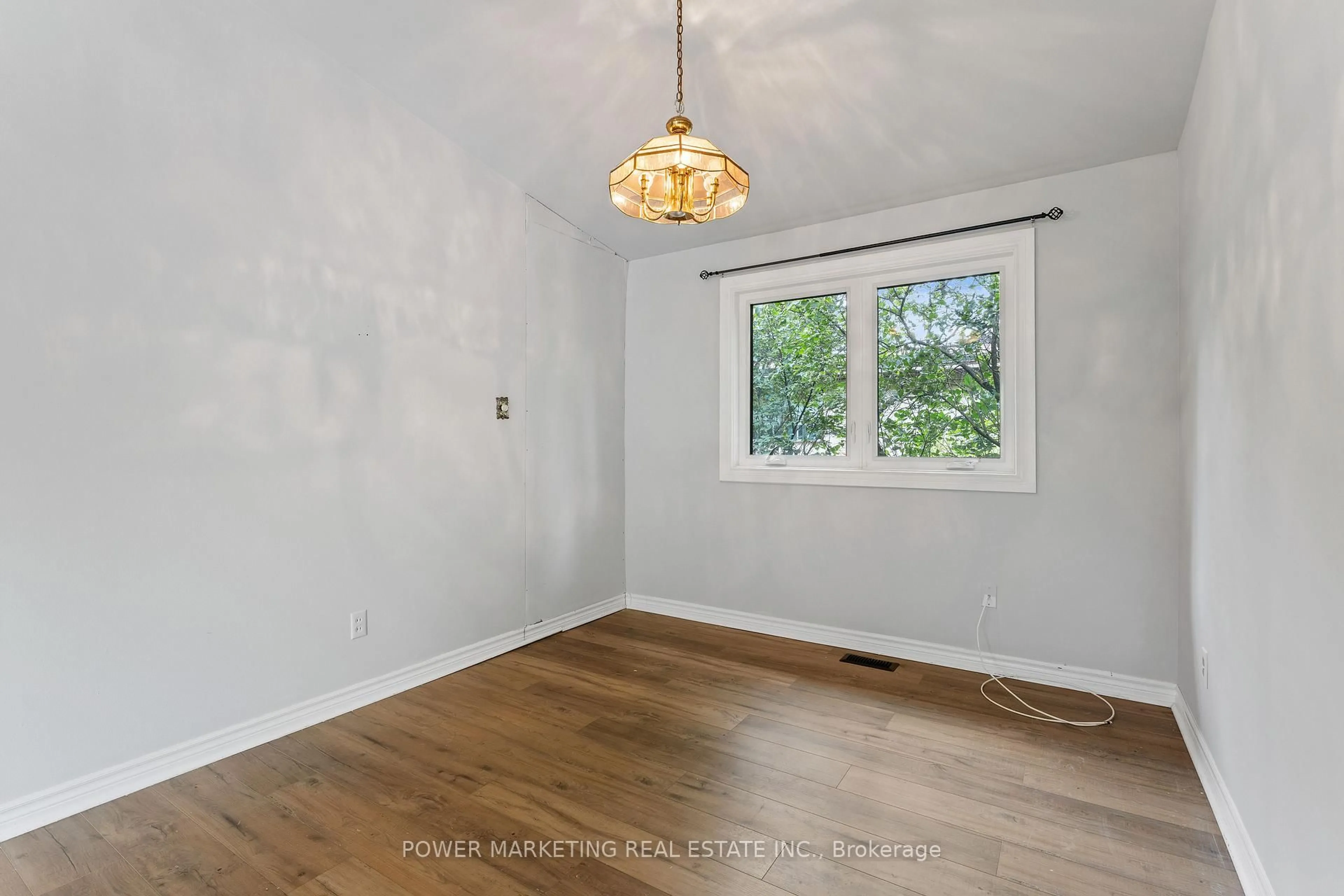 A pic of a room for 935 GOREN Ave, Ottawa Ontario K1S 1N4