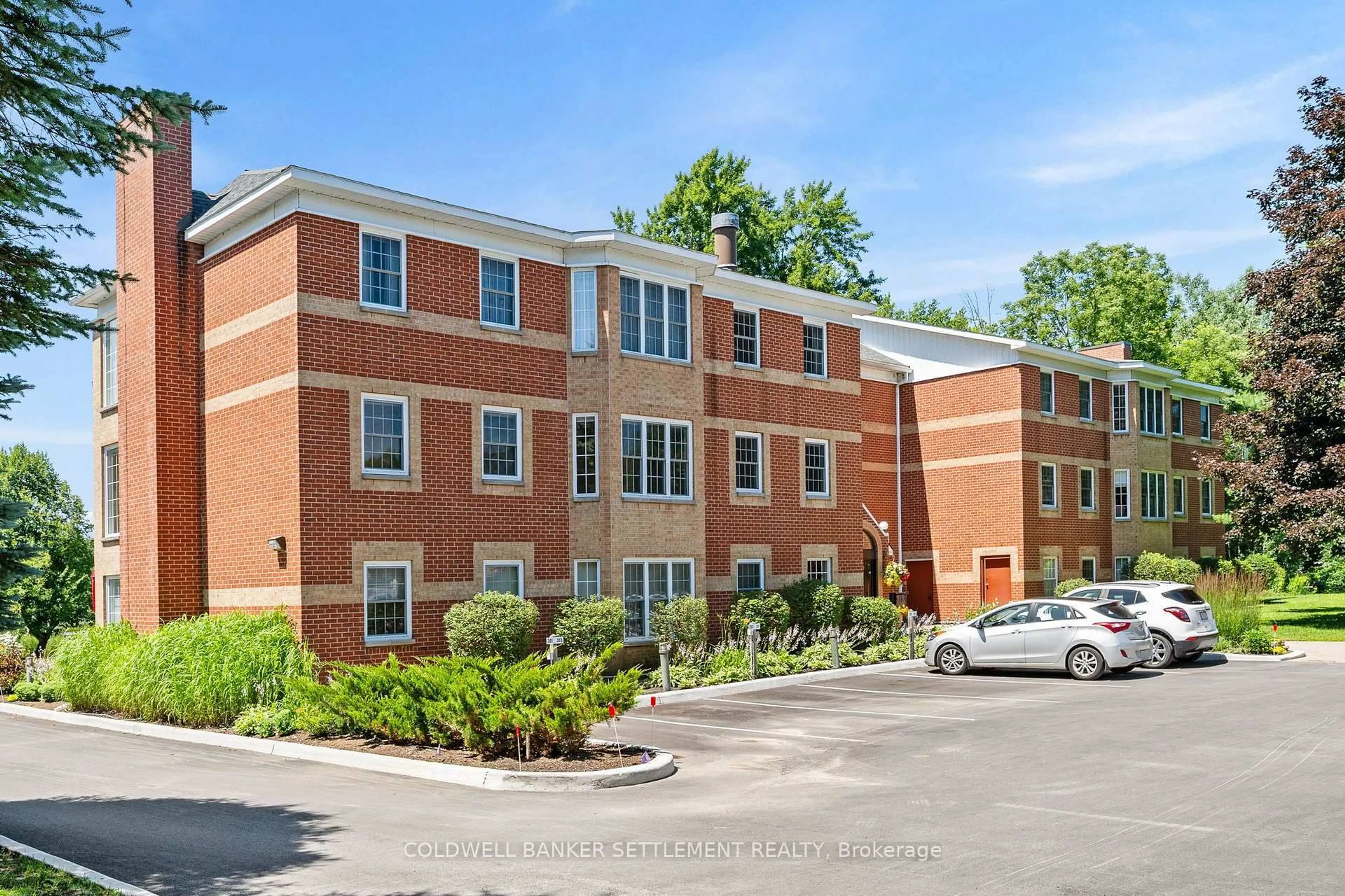Home with brick exterior material, building for 19 John St #303, Perth Ontario K7H 1T8