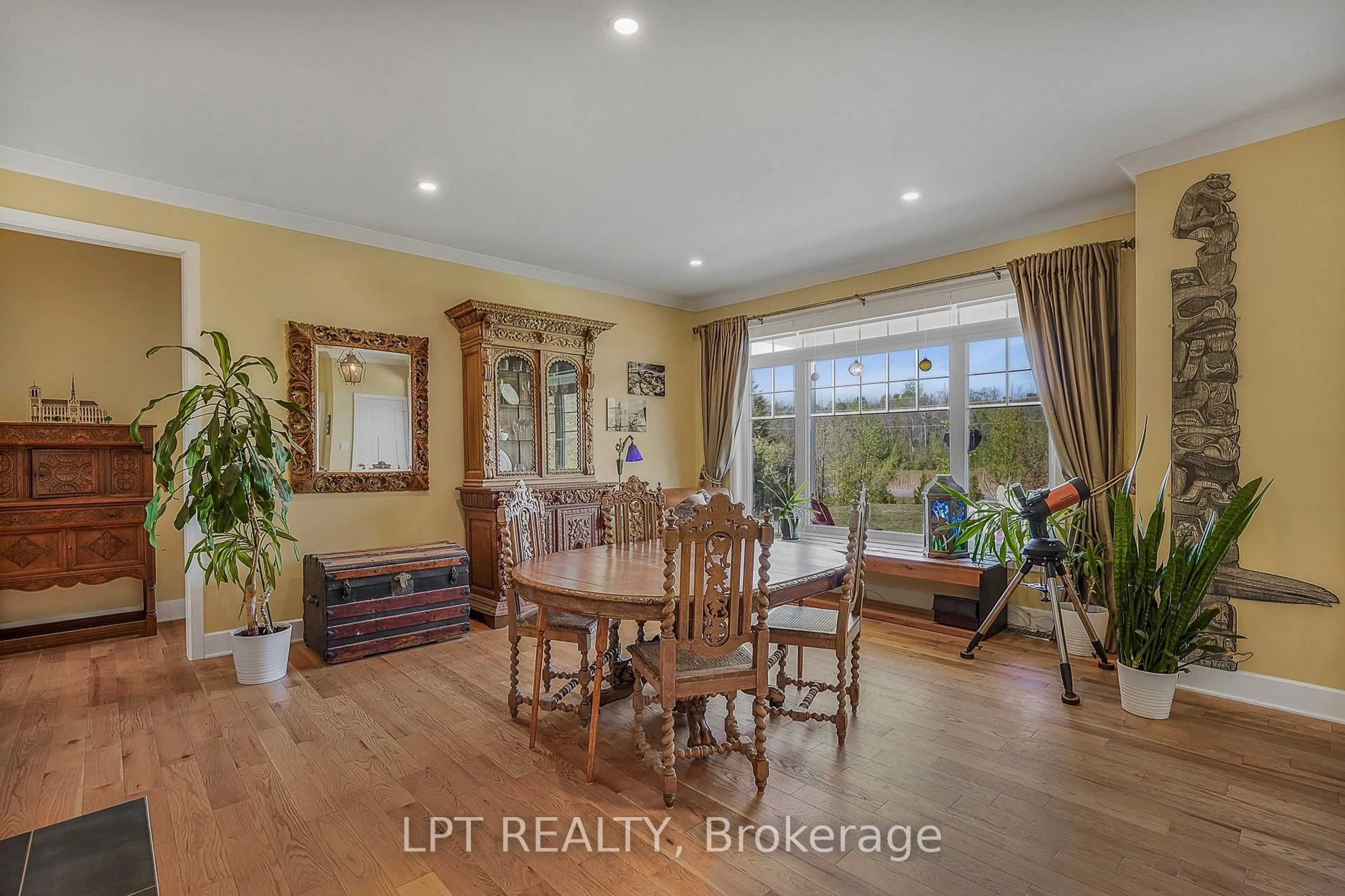 Dining room, wood/laminate floor for 972 Aberdeen Rd, Champlain Ontario K0B 1R0
