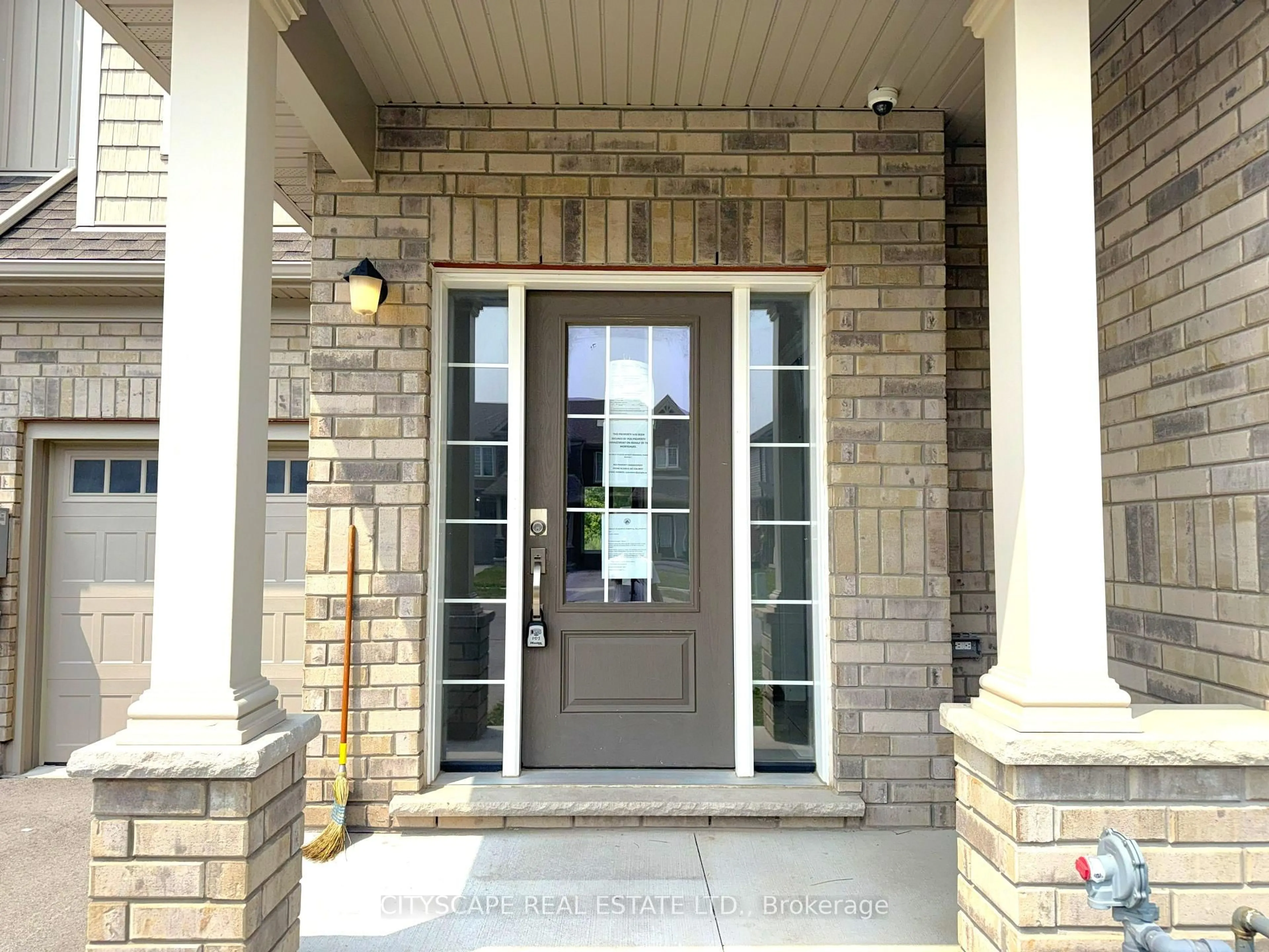 Indoor entryway for 100 Sunflower Pl, Welland Ontario L3C 0H8