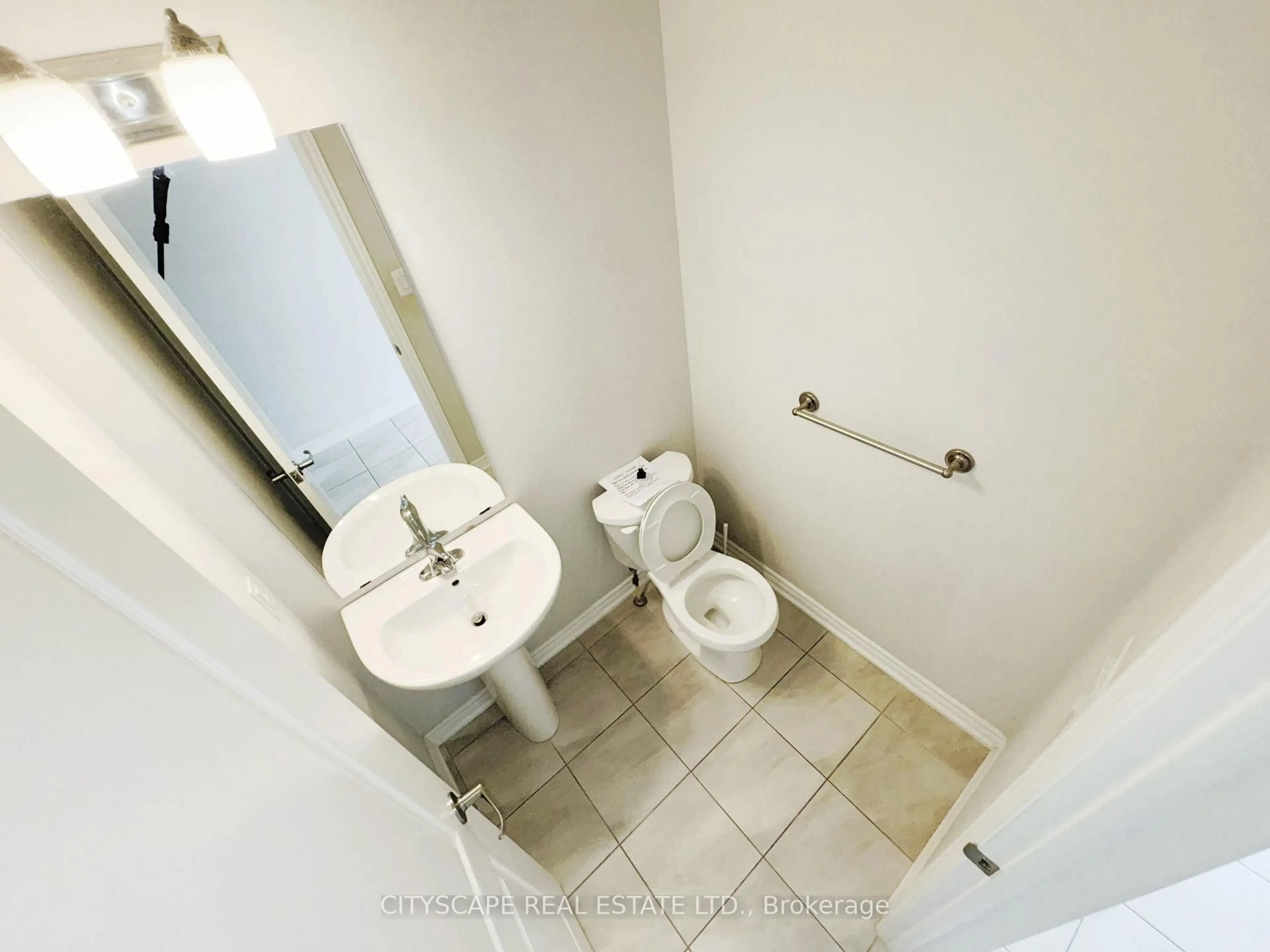 Standard bathroom, floor is not visible for 100 Sunflower Pl, Welland Ontario L3C 0H8