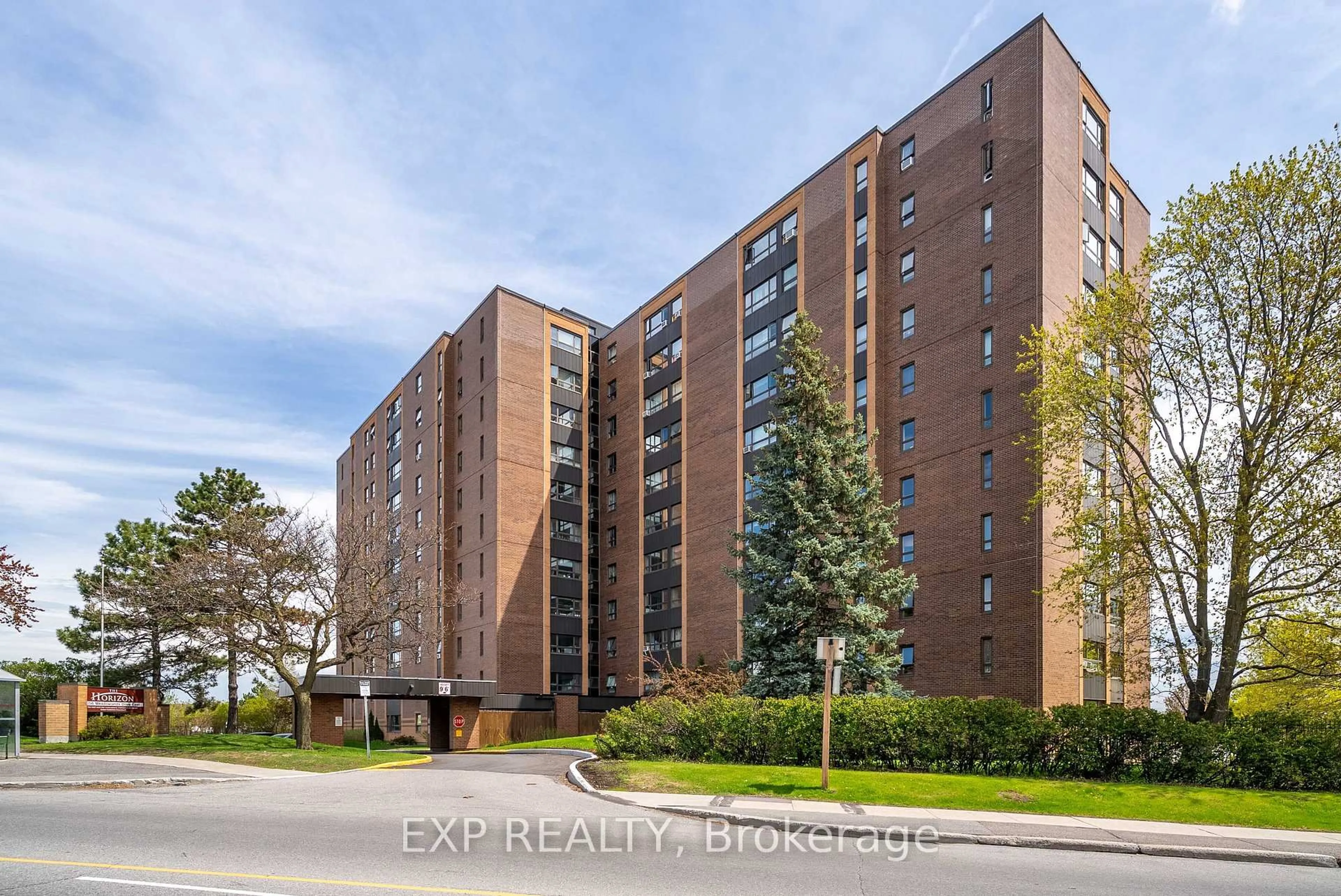 A pic from outside/outdoor area/front of a property/back of a property/a pic from drone, building for 1356 MEADOWLANDS Dr #604, Ottawa Ontario K2E 6K6