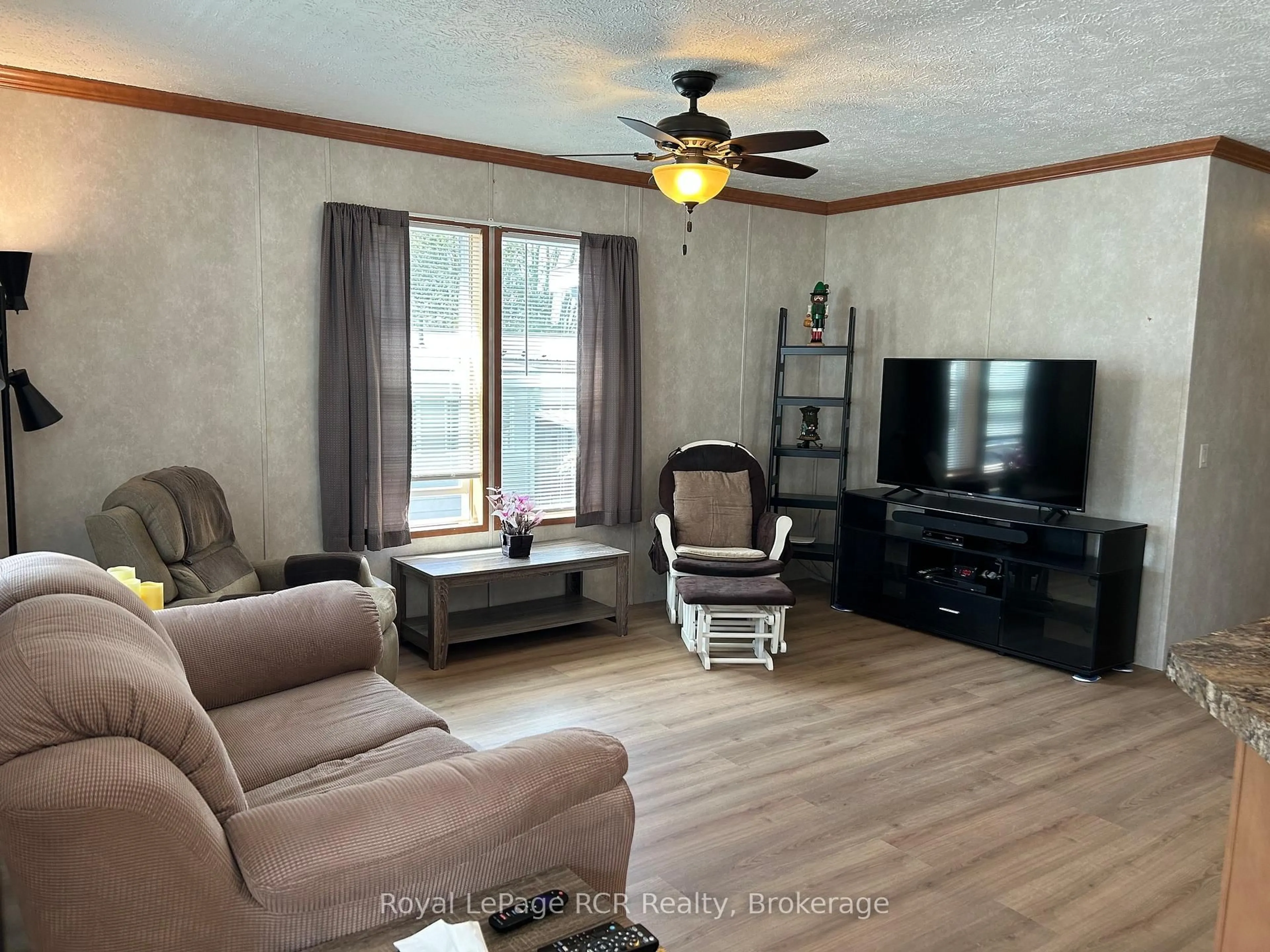 Living room with furniture, unknown for 37 Sussex Sq, Georgian Bluffs Ontario N4K 5N5