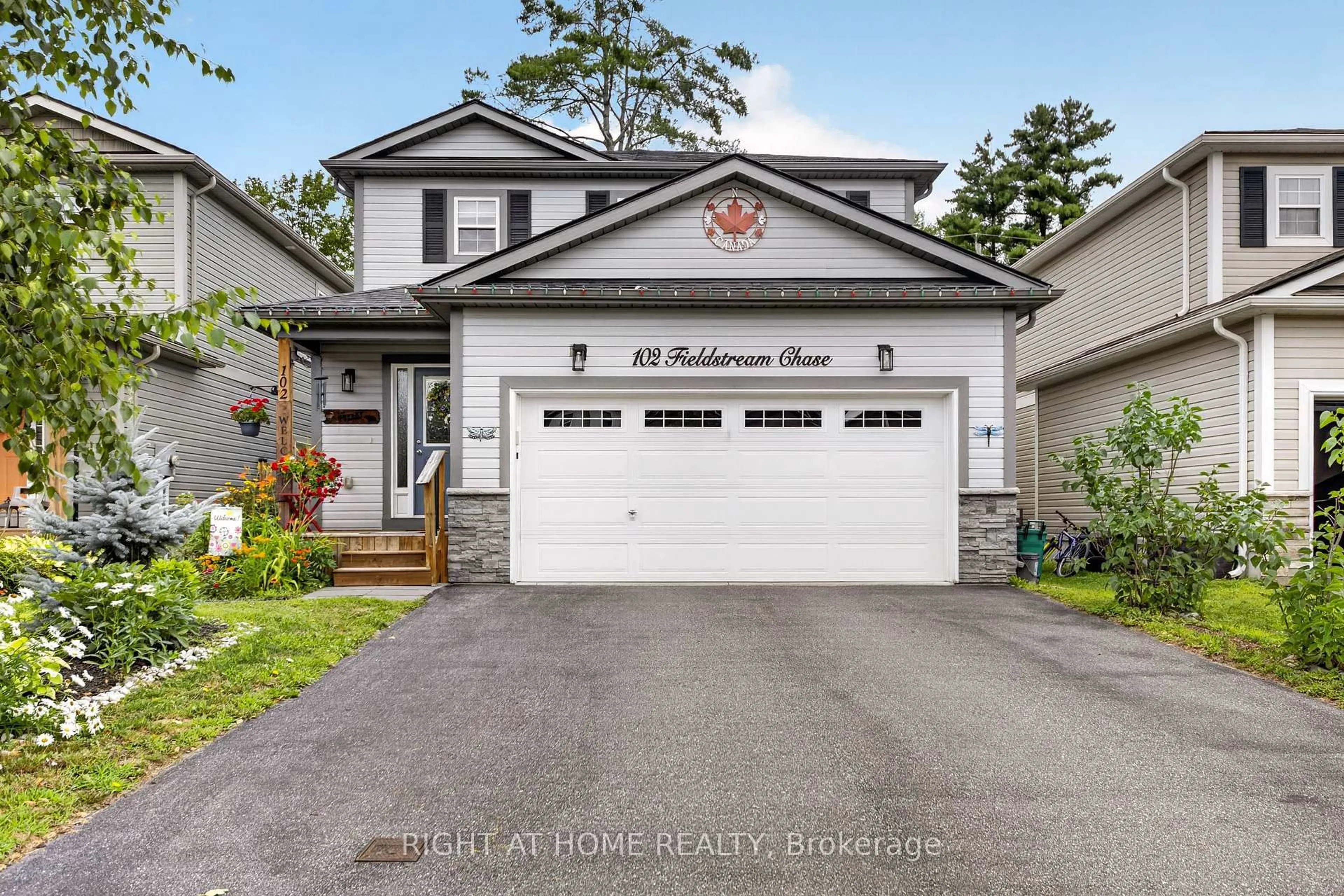 Home with vinyl exterior material, street for 102 Fieldstream Chse, Bracebridge Ontario P1L 0A7
