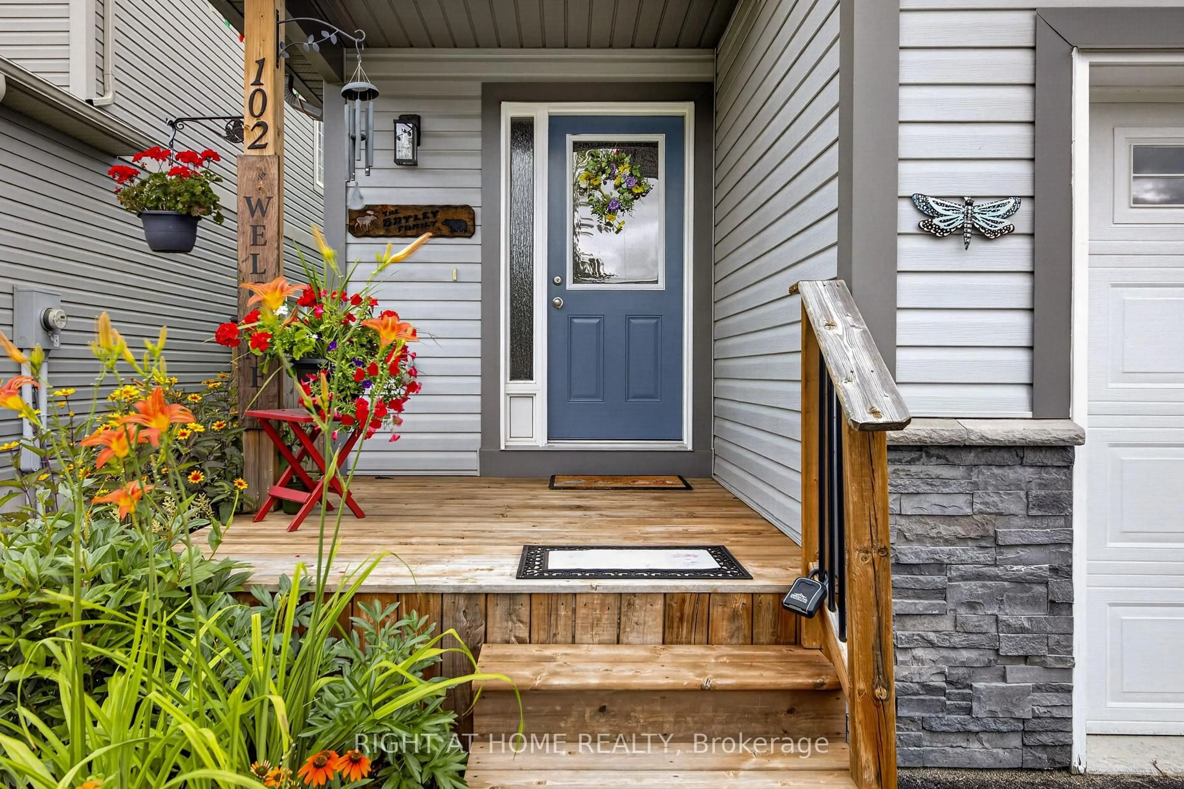 Indoor entryway for 102 Fieldstream Chse, Bracebridge Ontario P1L 0A7