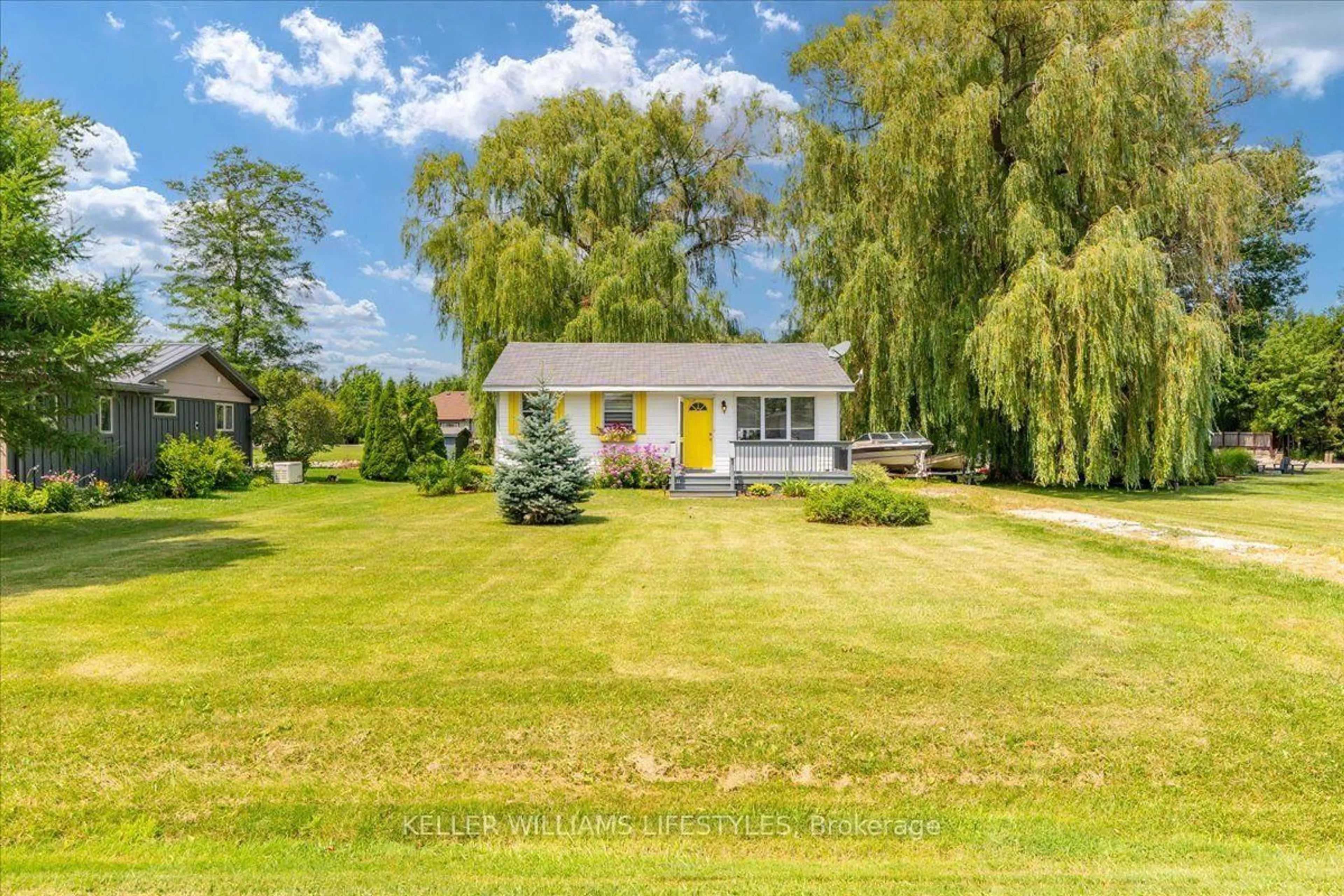 A pic from outside/outdoor area/front of a property/back of a property/a pic from drone, street for 11527 Lagonda Way, Chatham-Kent Ontario N0P 1X0