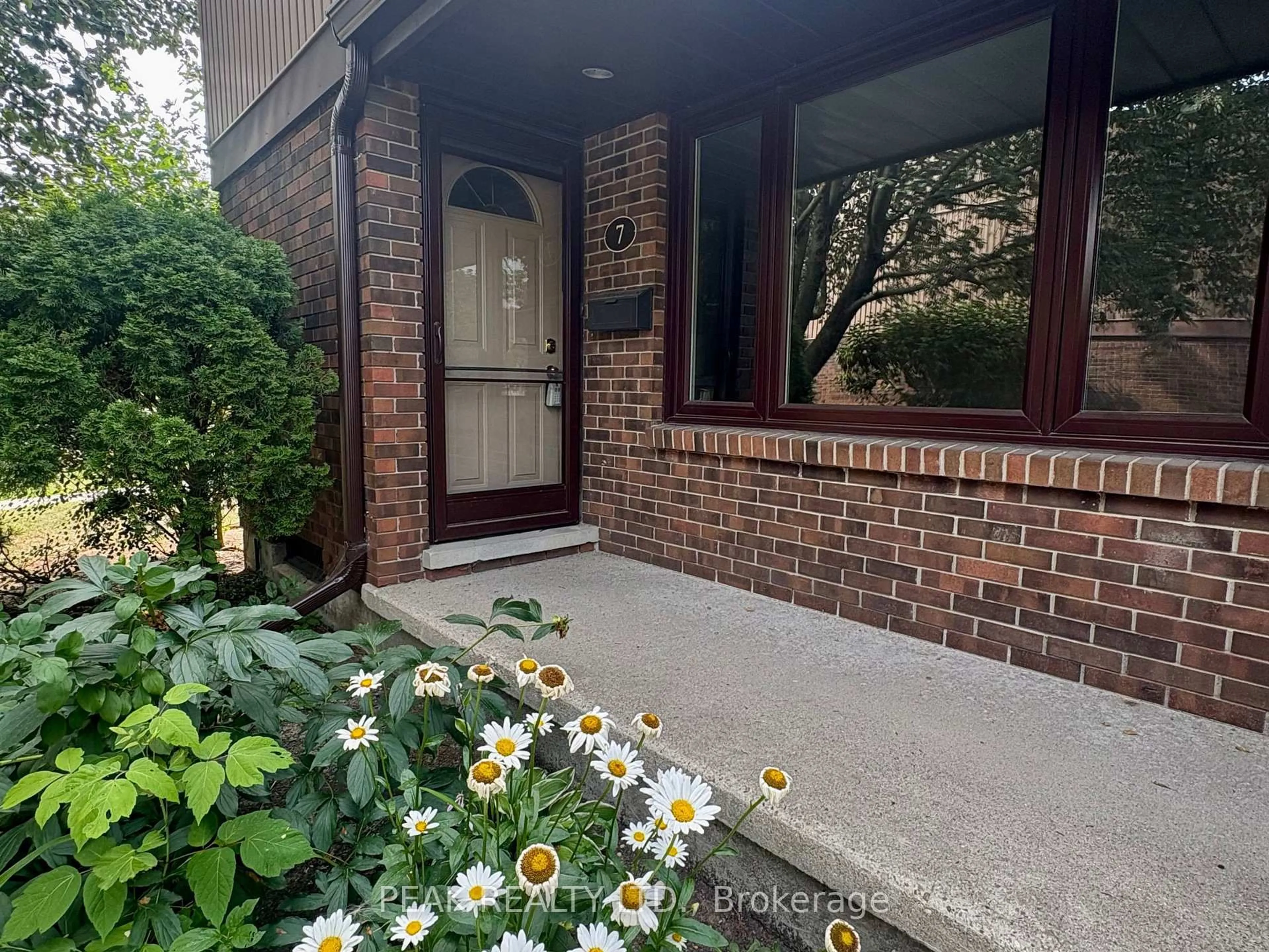 Home with brick exterior material, street for 279 Sandowne Dr #7, Waterloo Ontario N2K 2C1