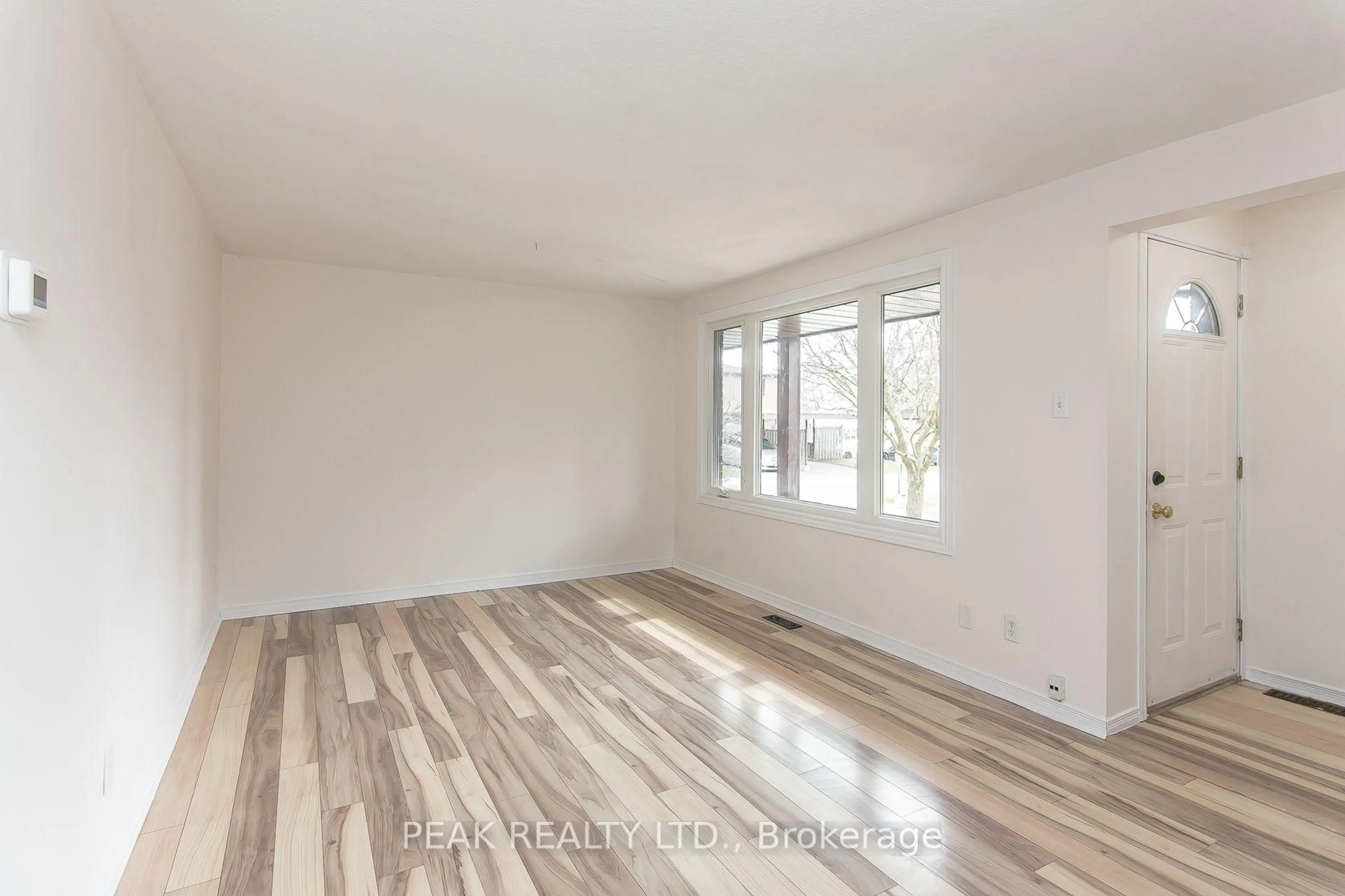 A pic of a room for 279 Sandowne Dr #7, Waterloo Ontario N2K 2C1