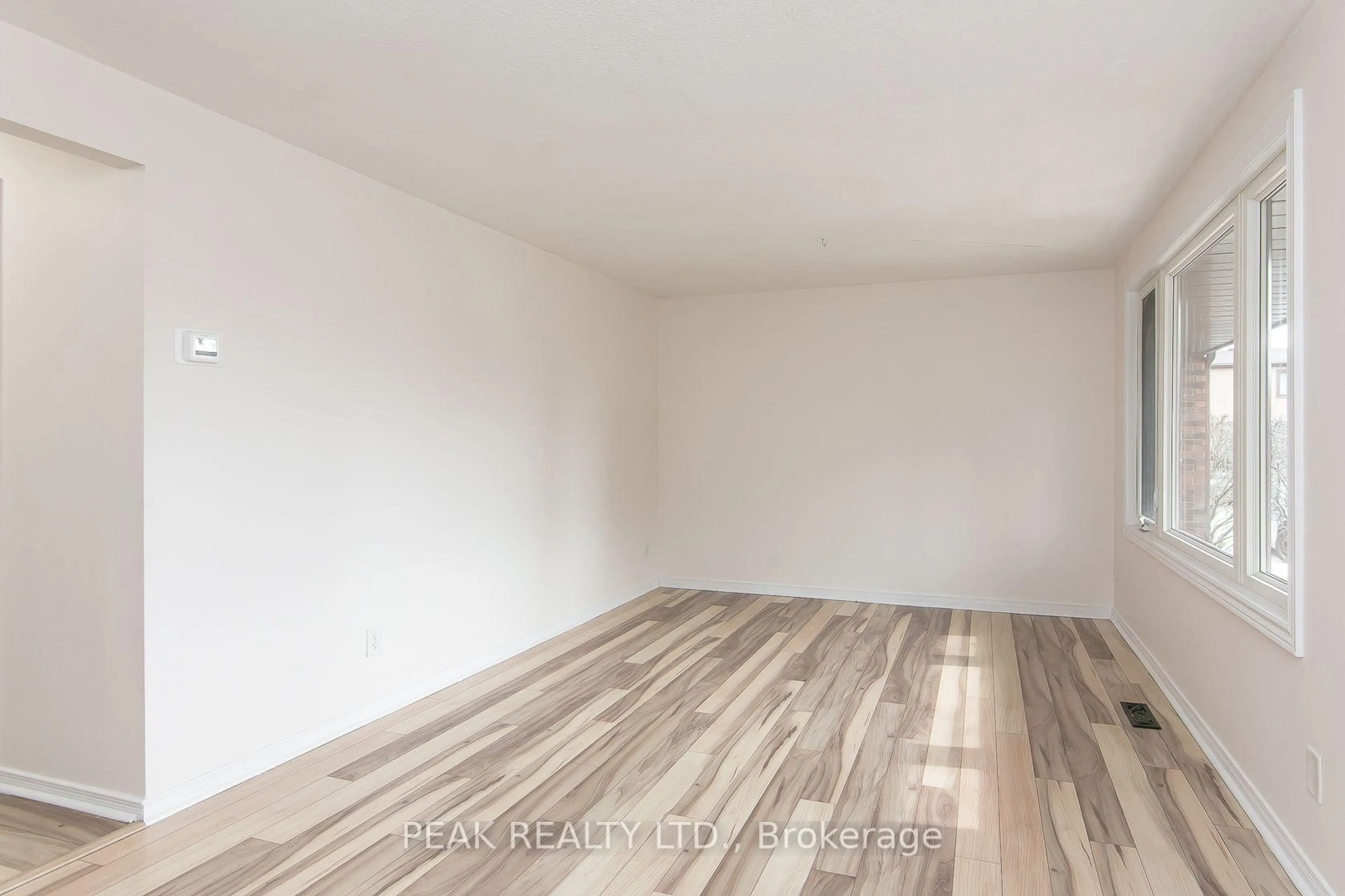 A pic of a room for 279 Sandowne Dr #7, Waterloo Ontario N2K 2C1