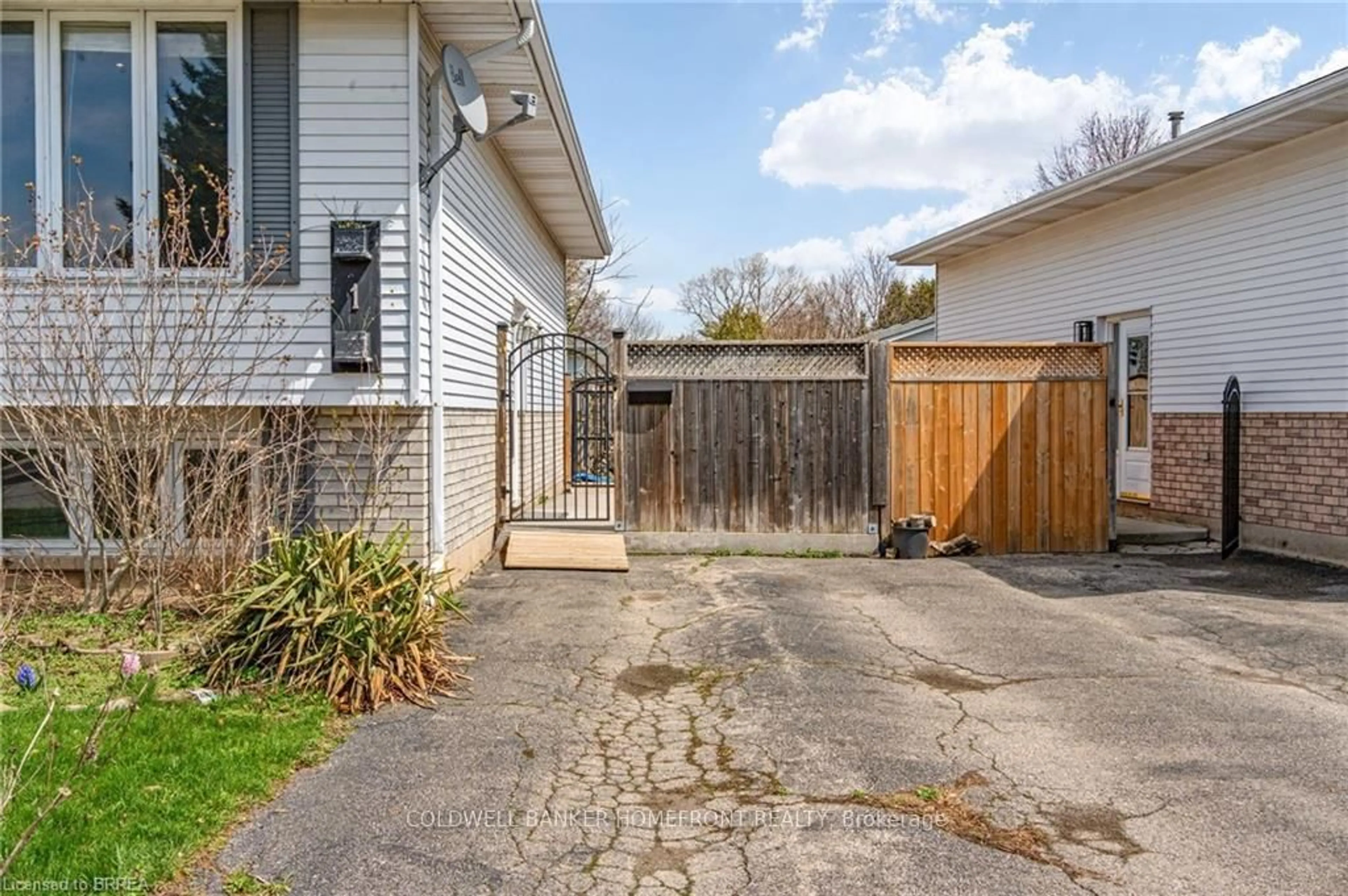 Patio, street for 1 Osijek Cres, Brantford Ontario N3P 1Z3
