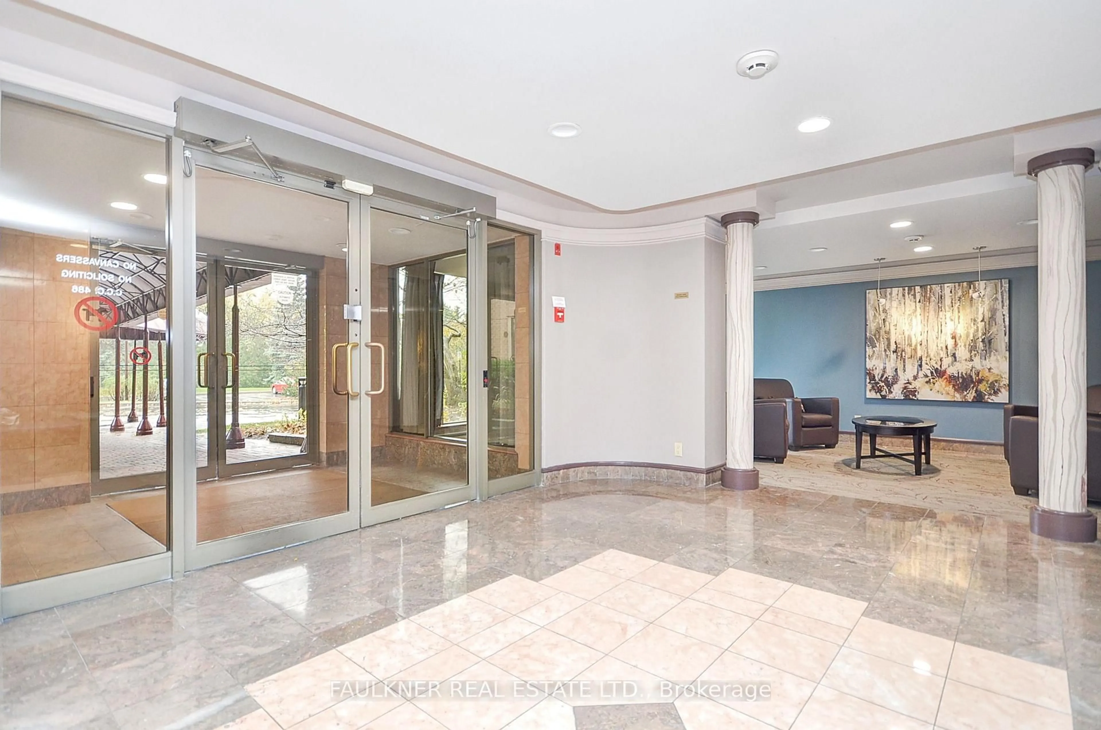 Indoor foyer for 100 Grant Carman Dr #1205, Ottawa Ontario K2E 8B8