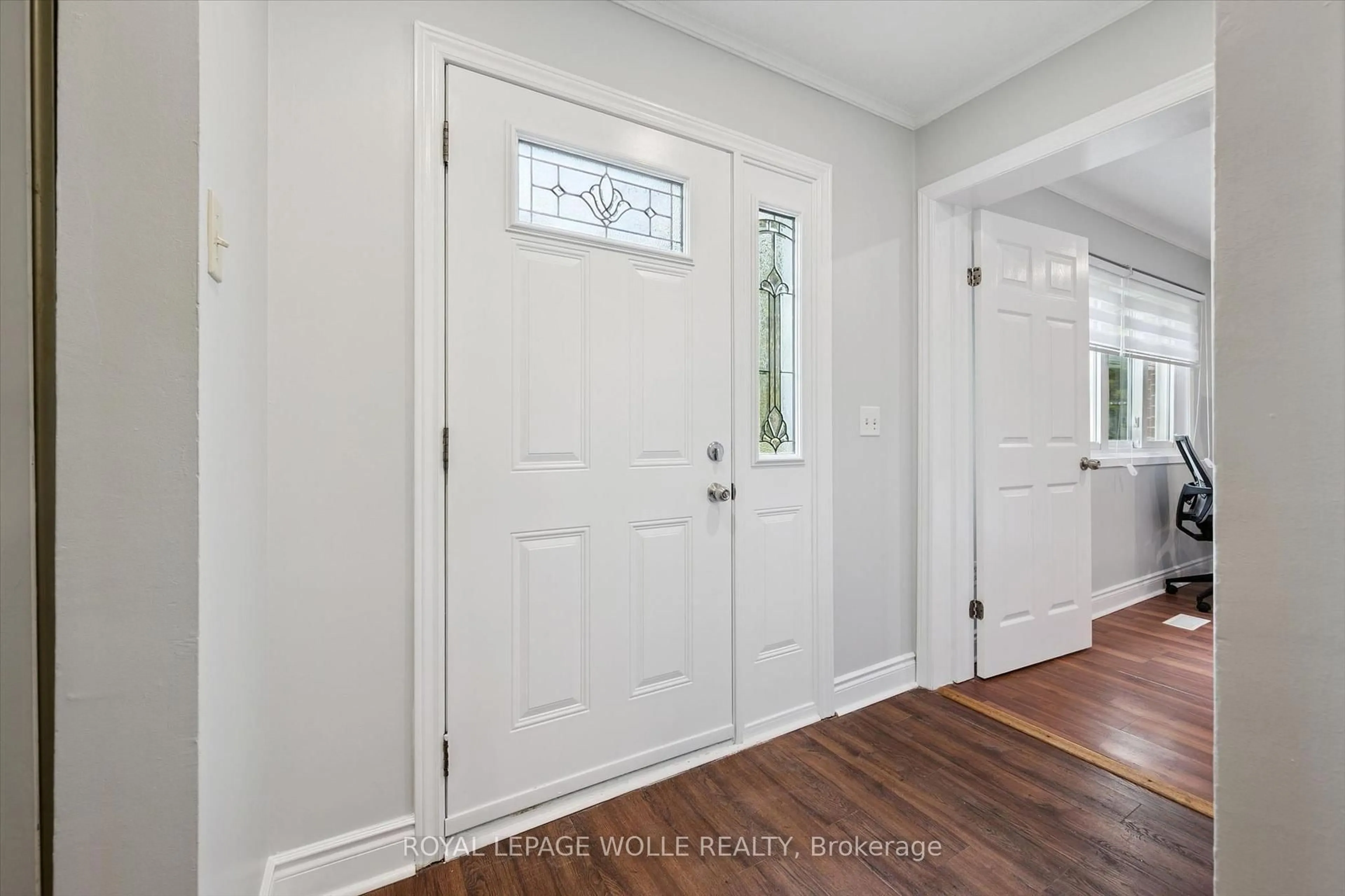 Indoor entryway for 121 University Ave #11, Waterloo Ontario N2J 4J1