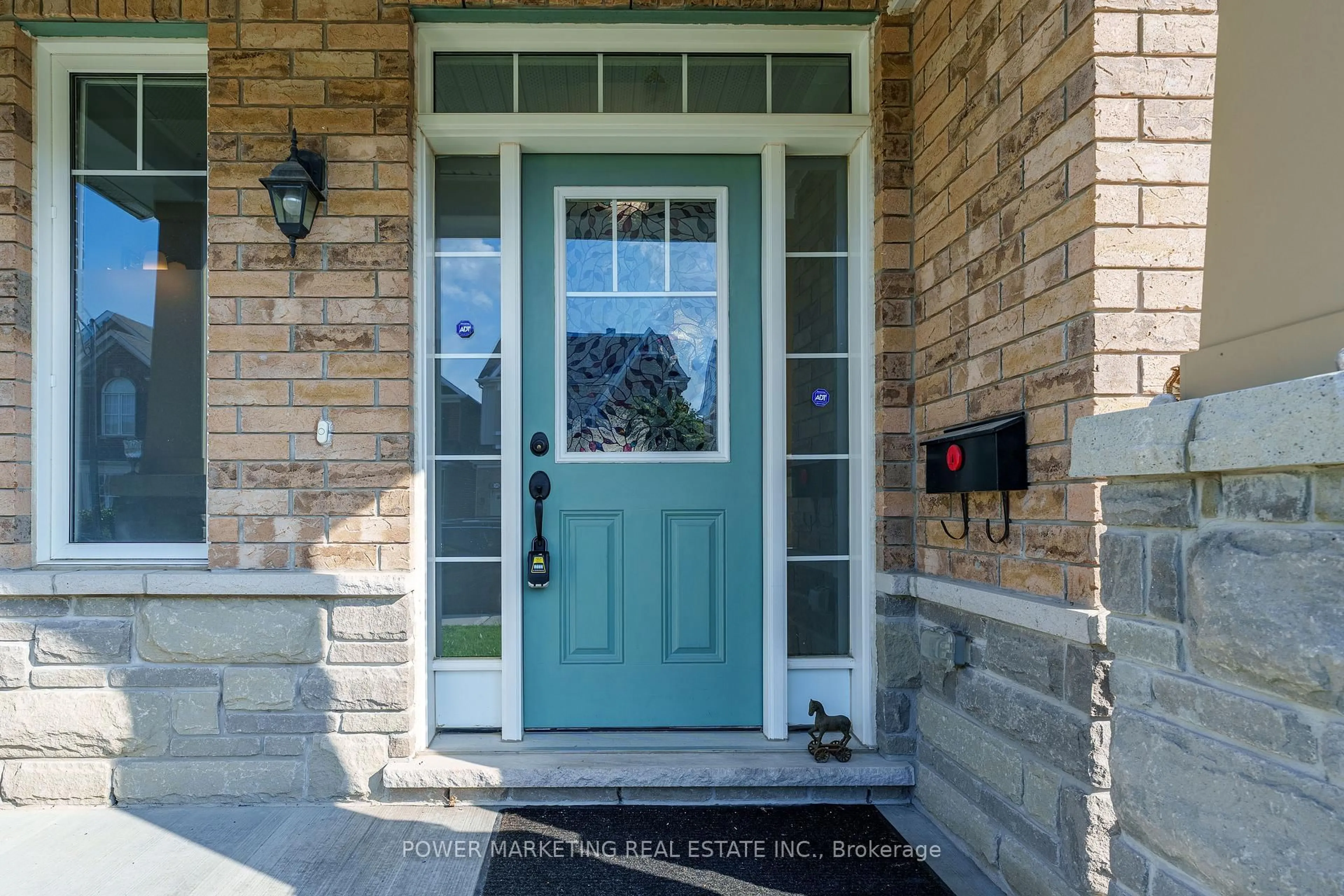 Indoor entryway for 241 Rue Des Soldats Riendeau St, Ottawa Ontario K2J 5Z4